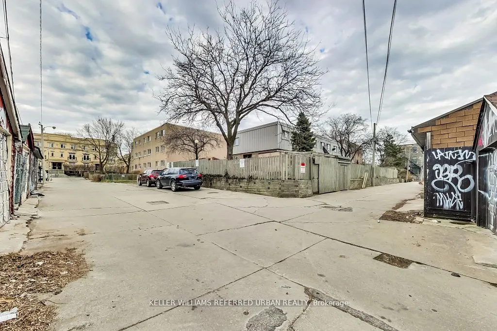 205 Bathurst Street