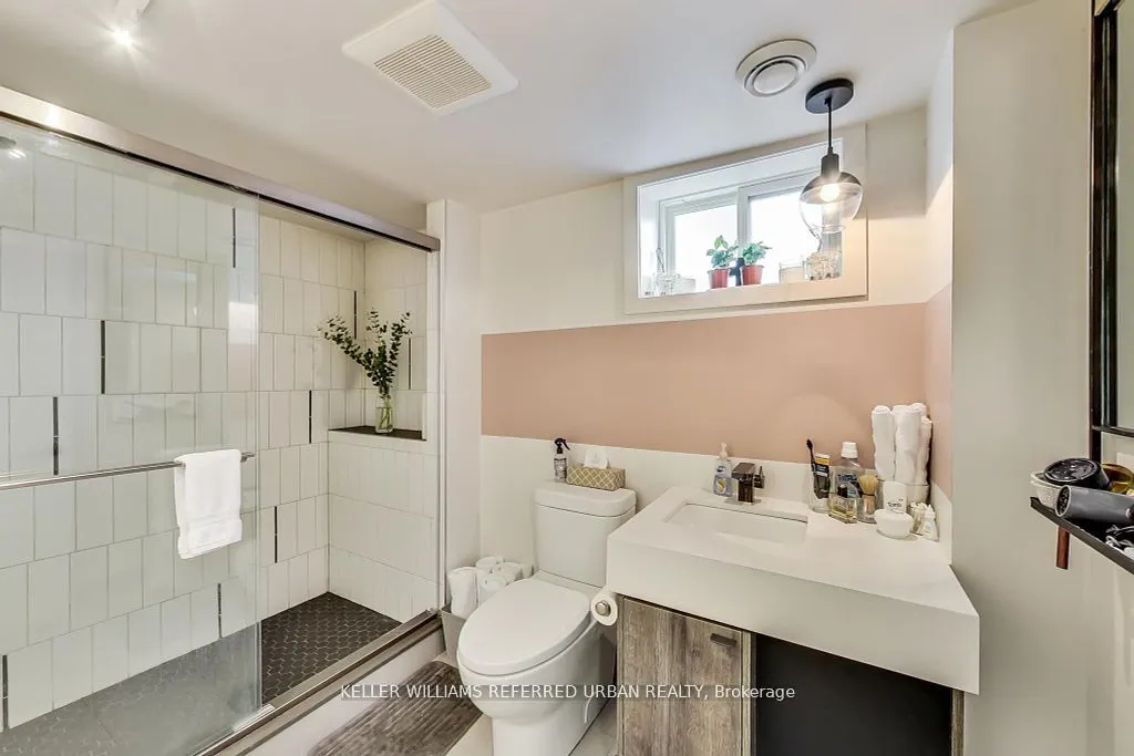 205 Bathurst Street