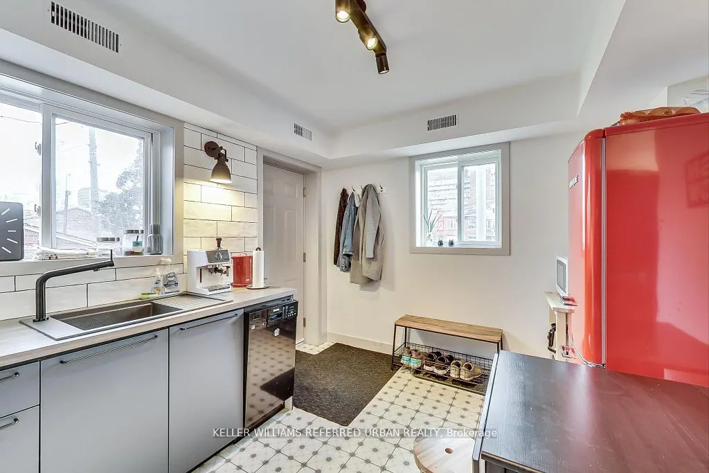 205 Bathurst Street