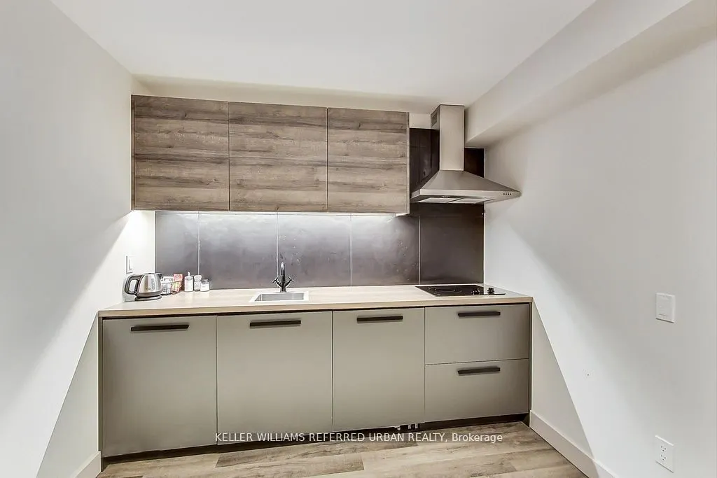 205 Bathurst Street