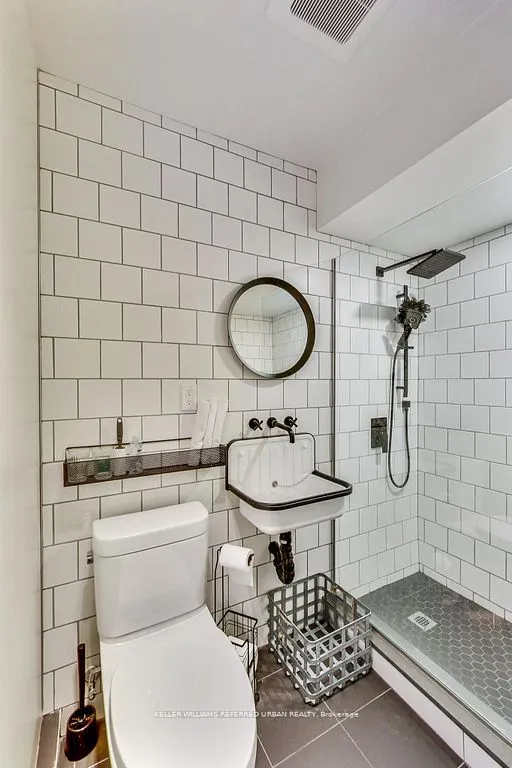 205 Bathurst Street