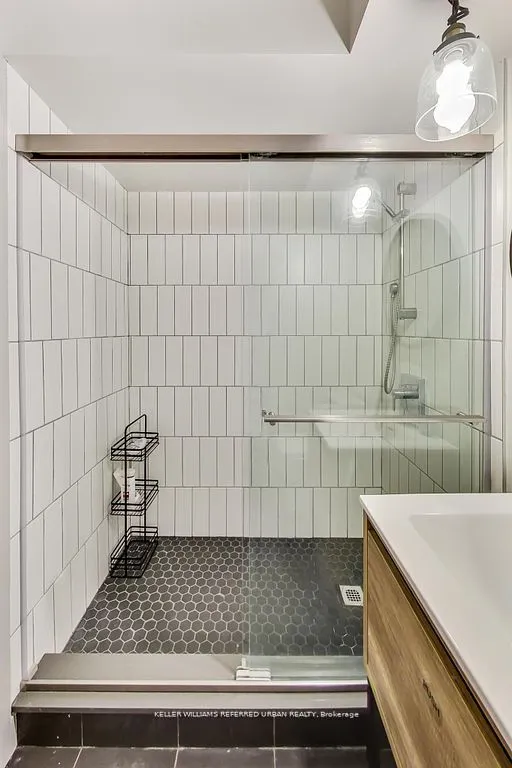 205 Bathurst Street