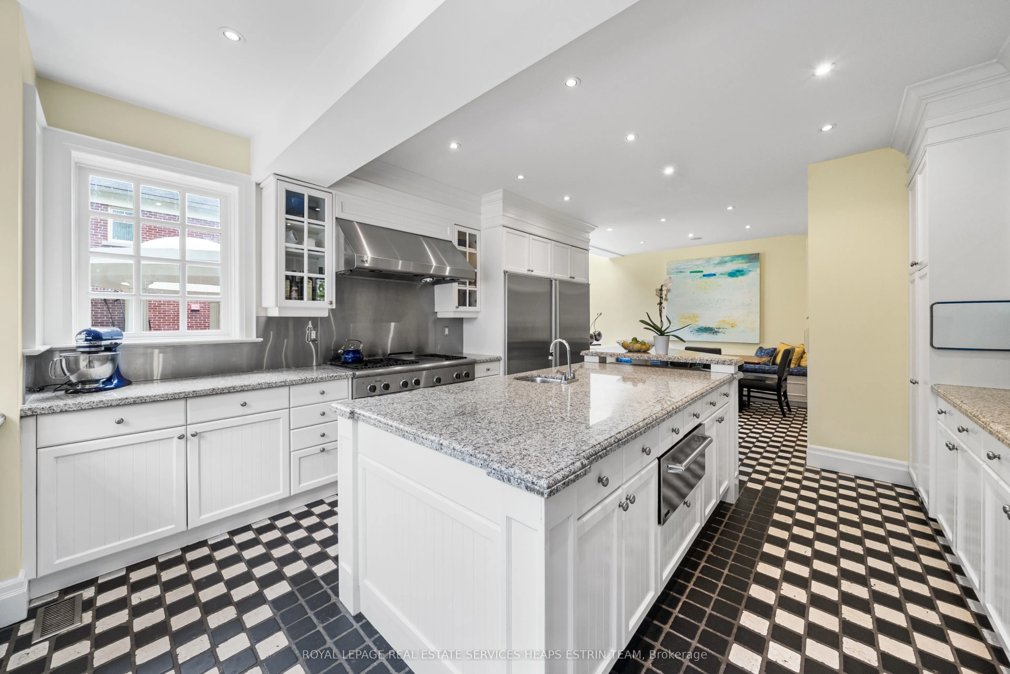 25 Strathgowan Crescent