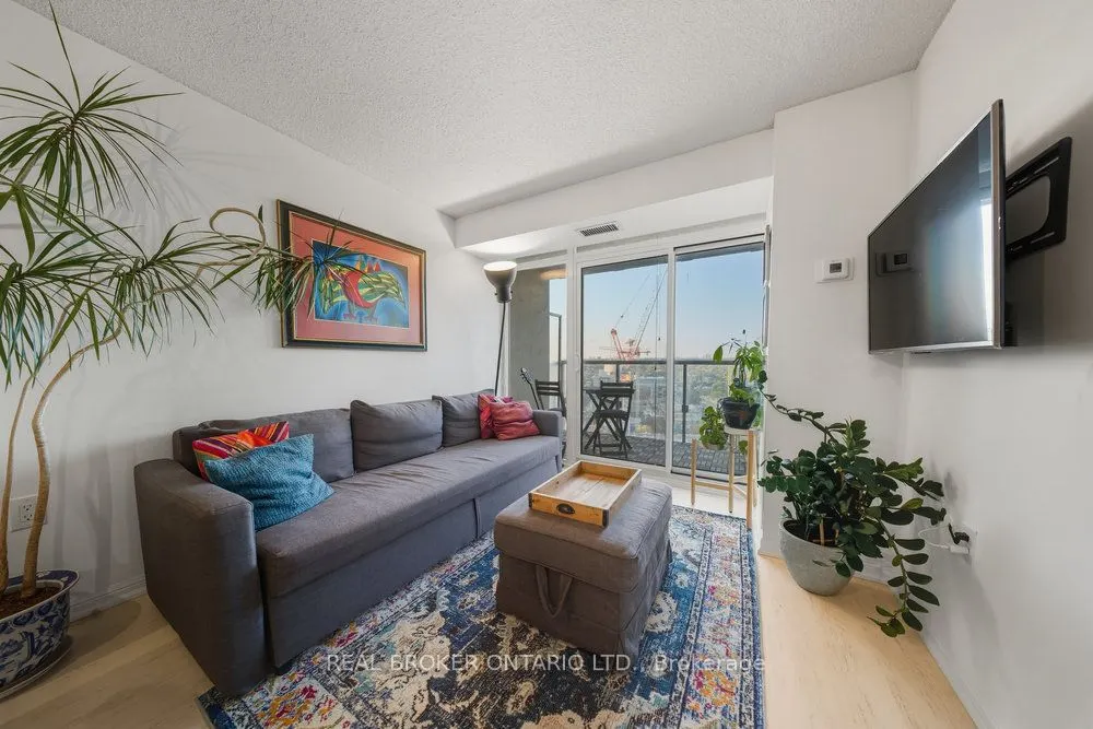 125 Western Battery Road, #2001