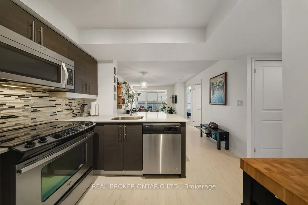 125 Western Battery Road, #2001