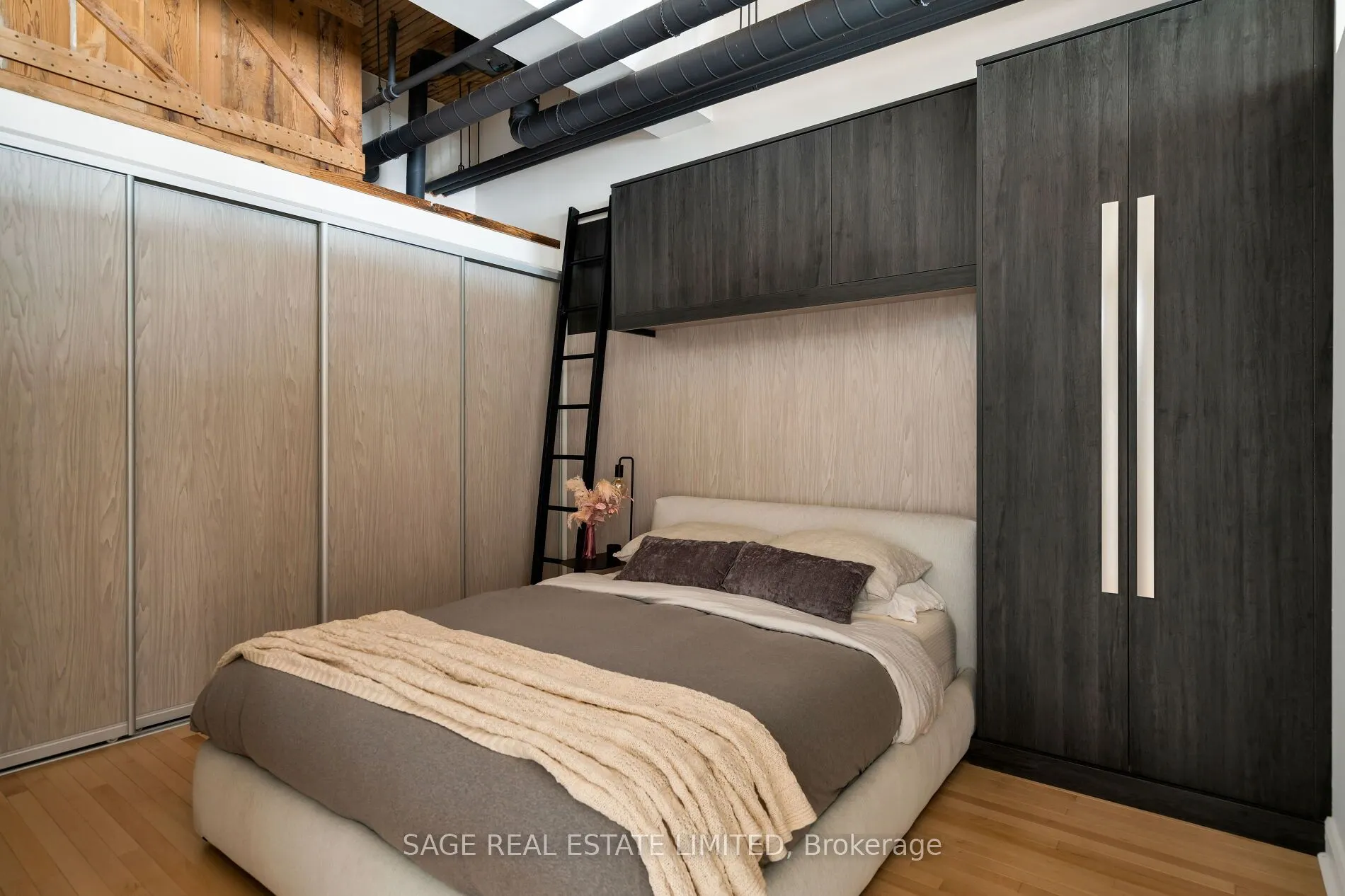 993 Queen Street W, #407