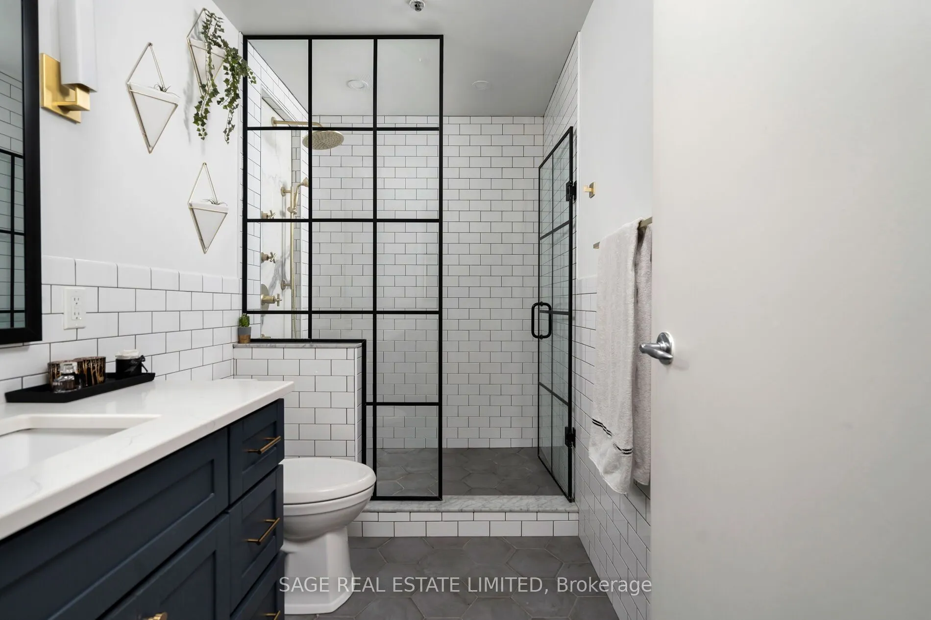 993 Queen Street W, #407