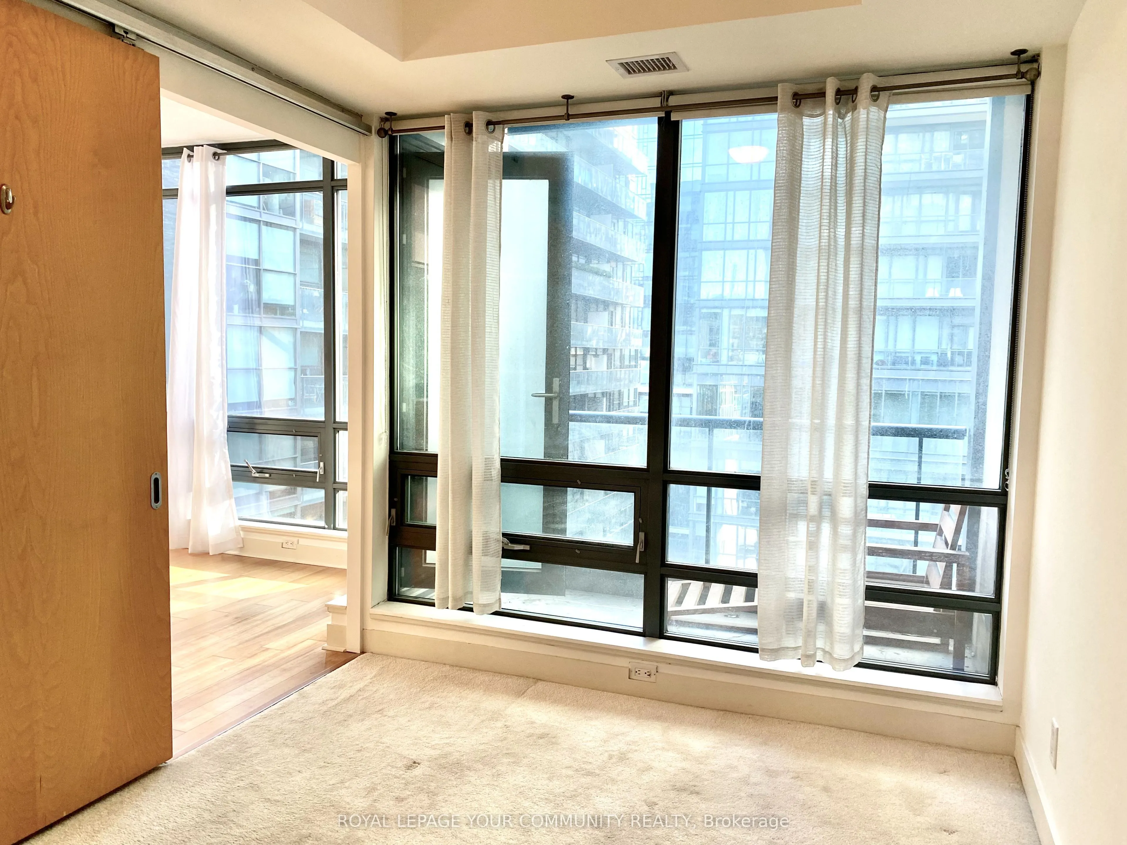 438 King Street W, #903