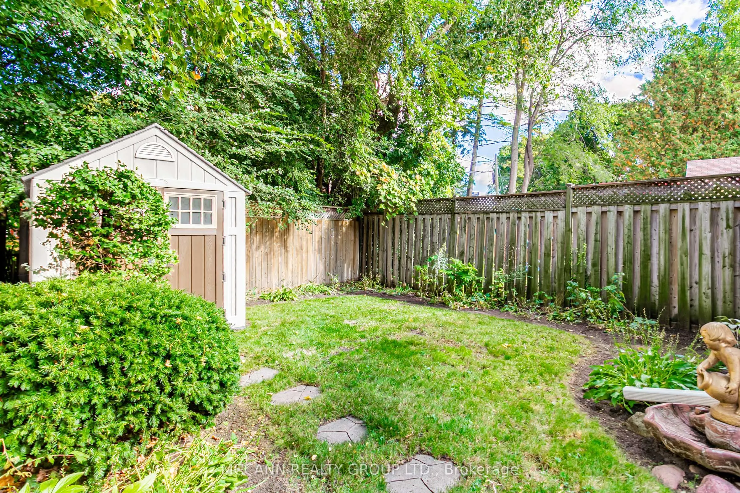 52 Thursfield Crescent