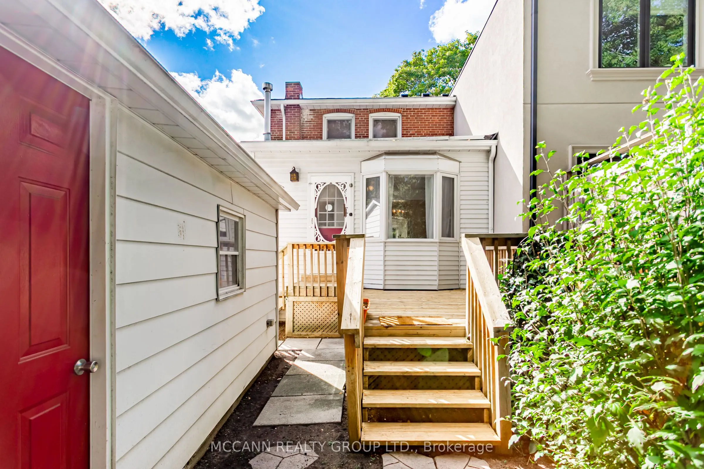 52 Thursfield Crescent