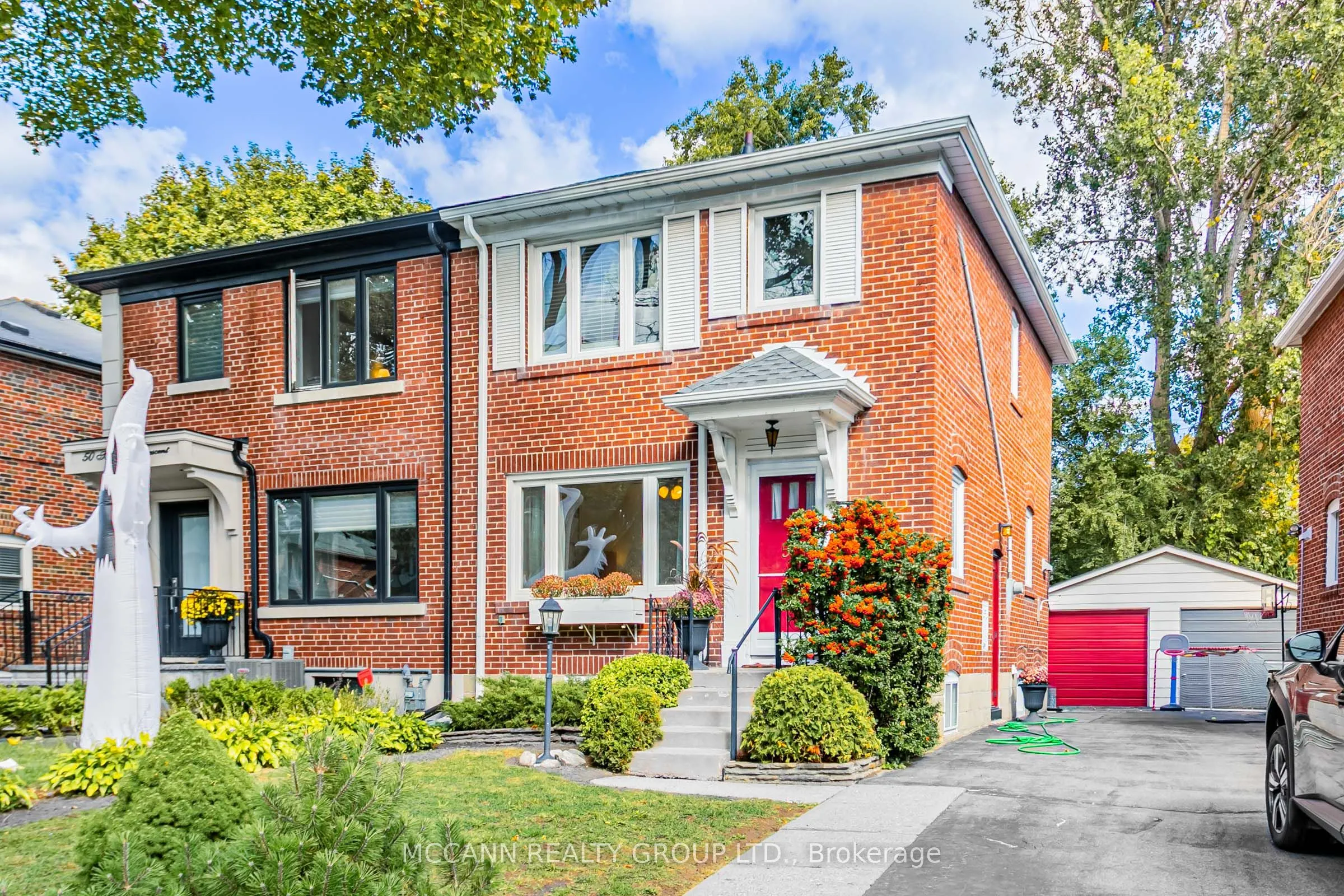 52 Thursfield Crescent