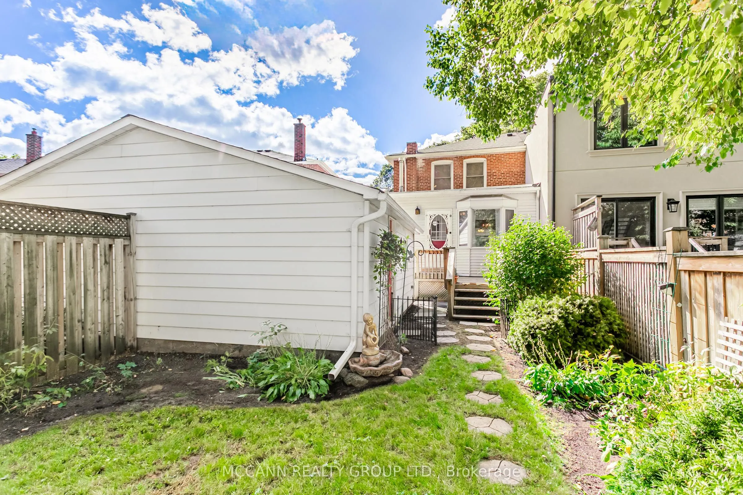 52 Thursfield Crescent