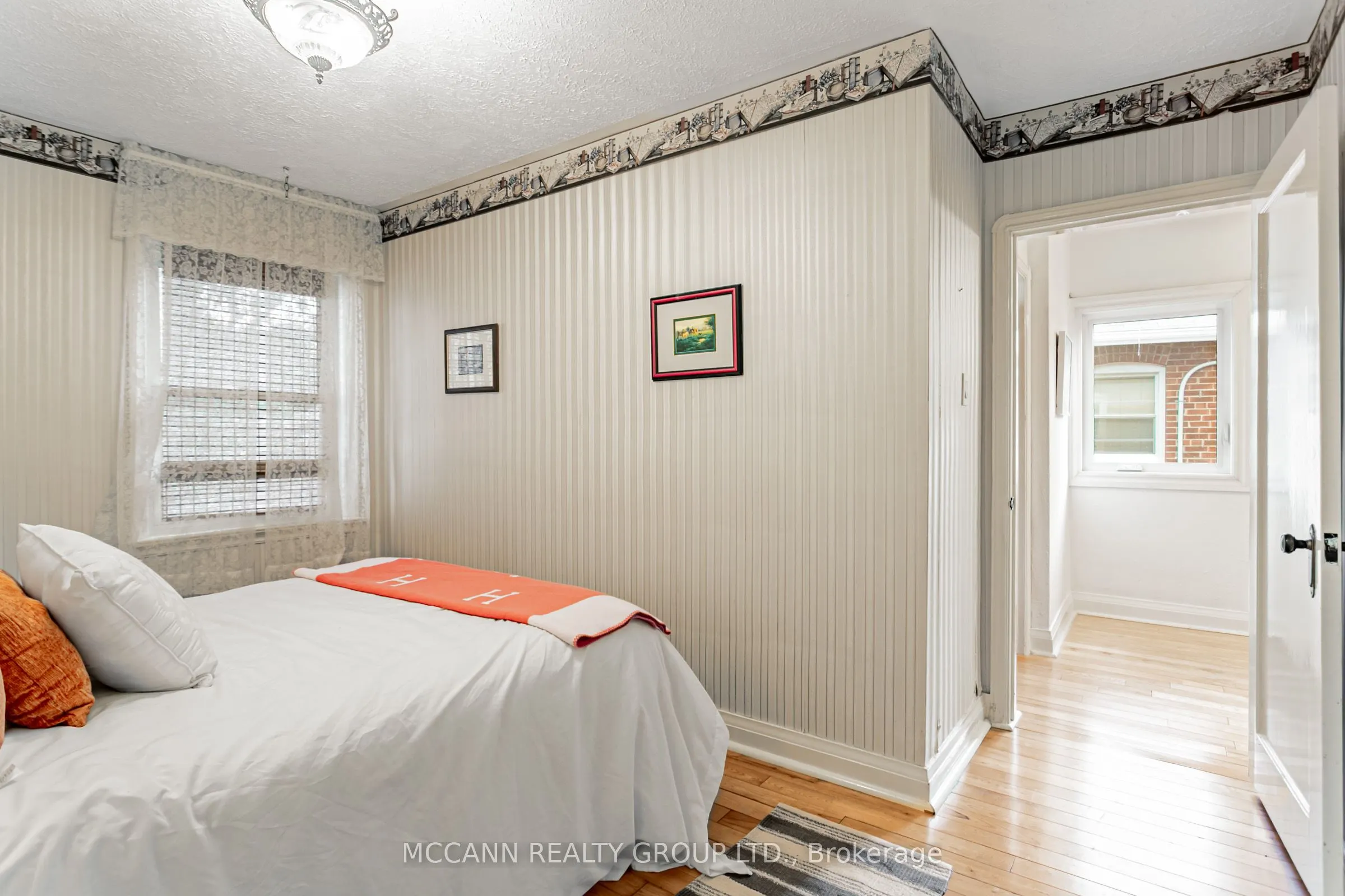 52 Thursfield Crescent