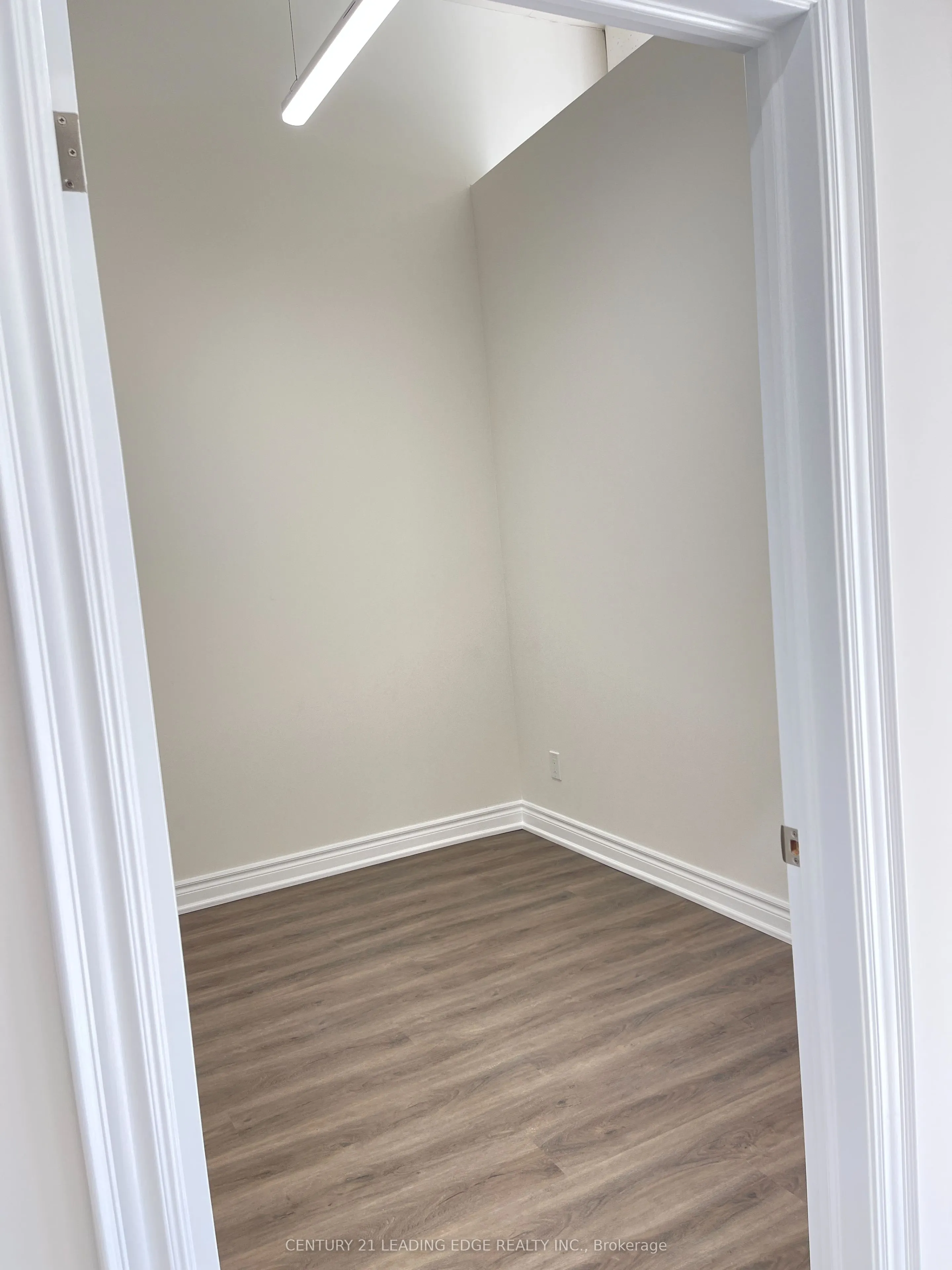 15 Wellesley Street W, #223