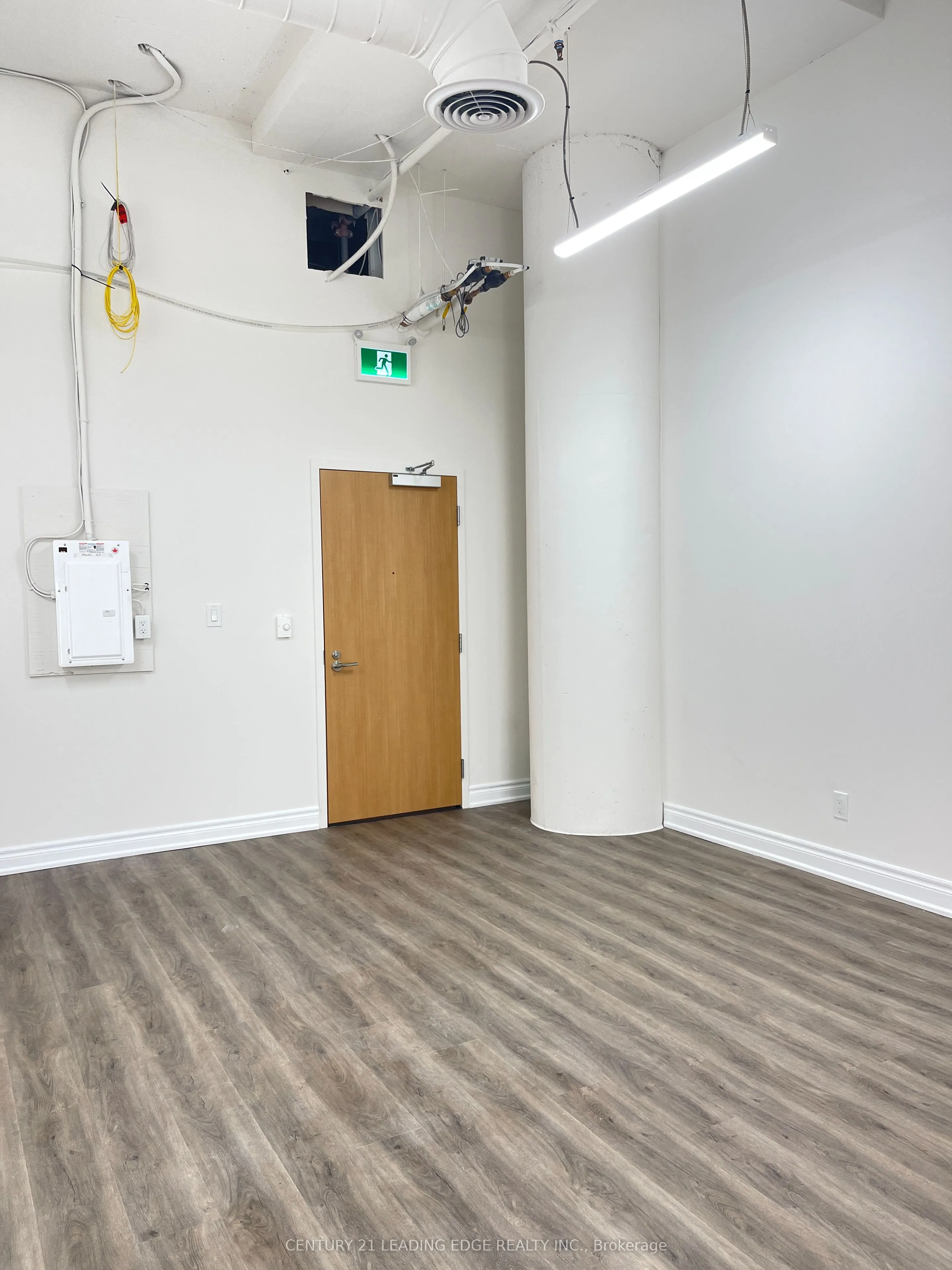 15 Wellesley Street W, #223