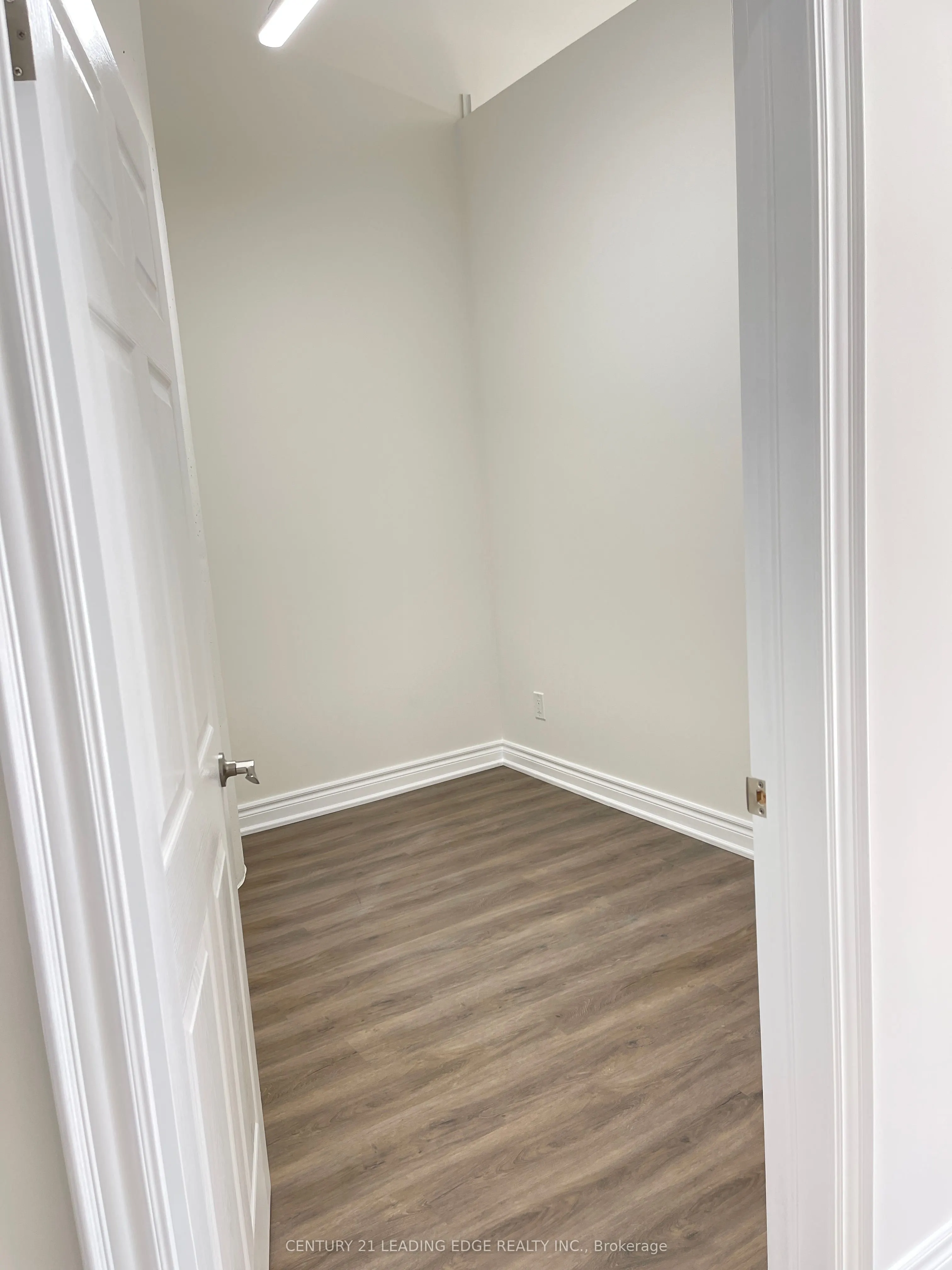 15 Wellesley Street W, #223