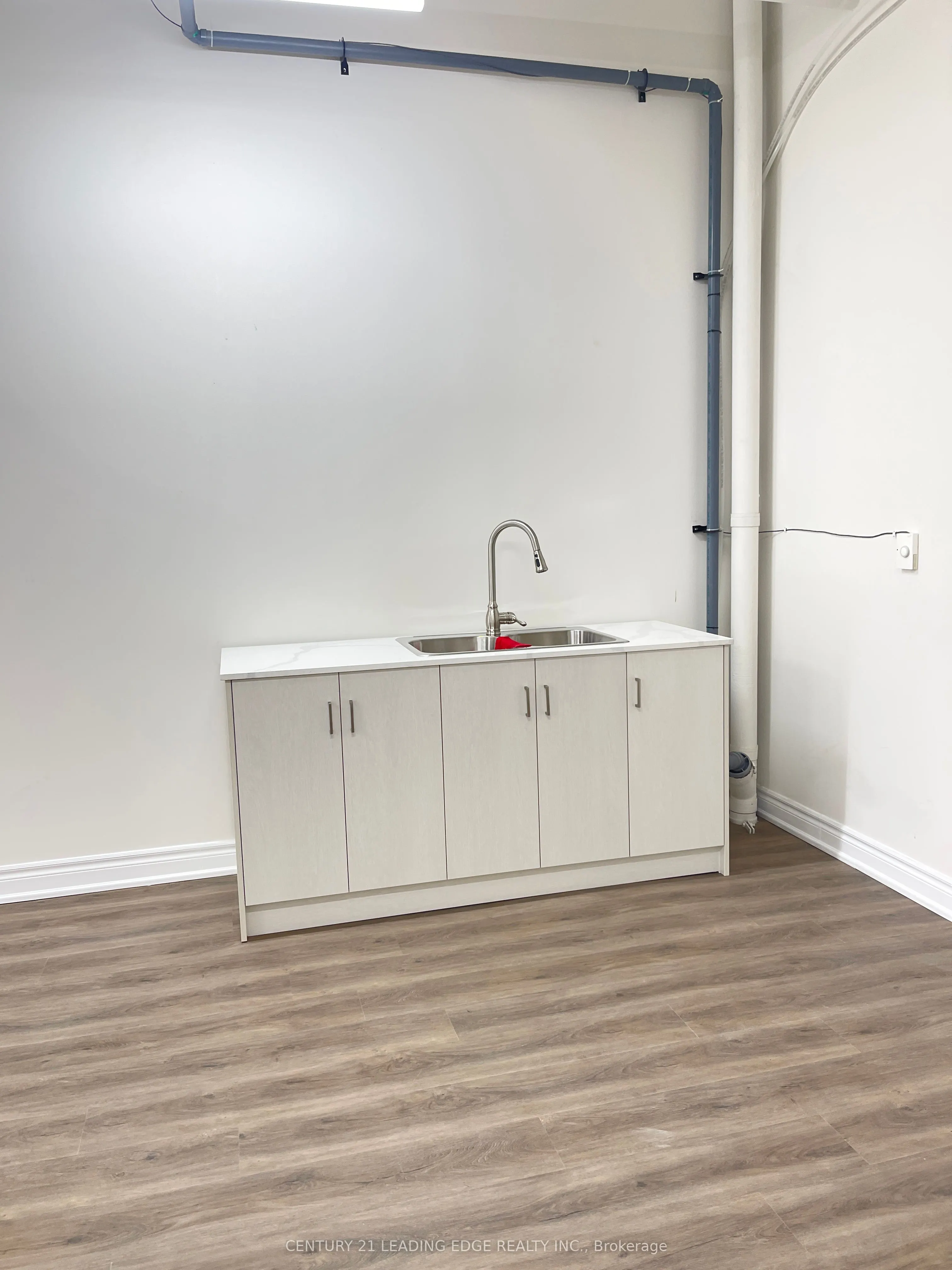 15 Wellesley Street W, #223