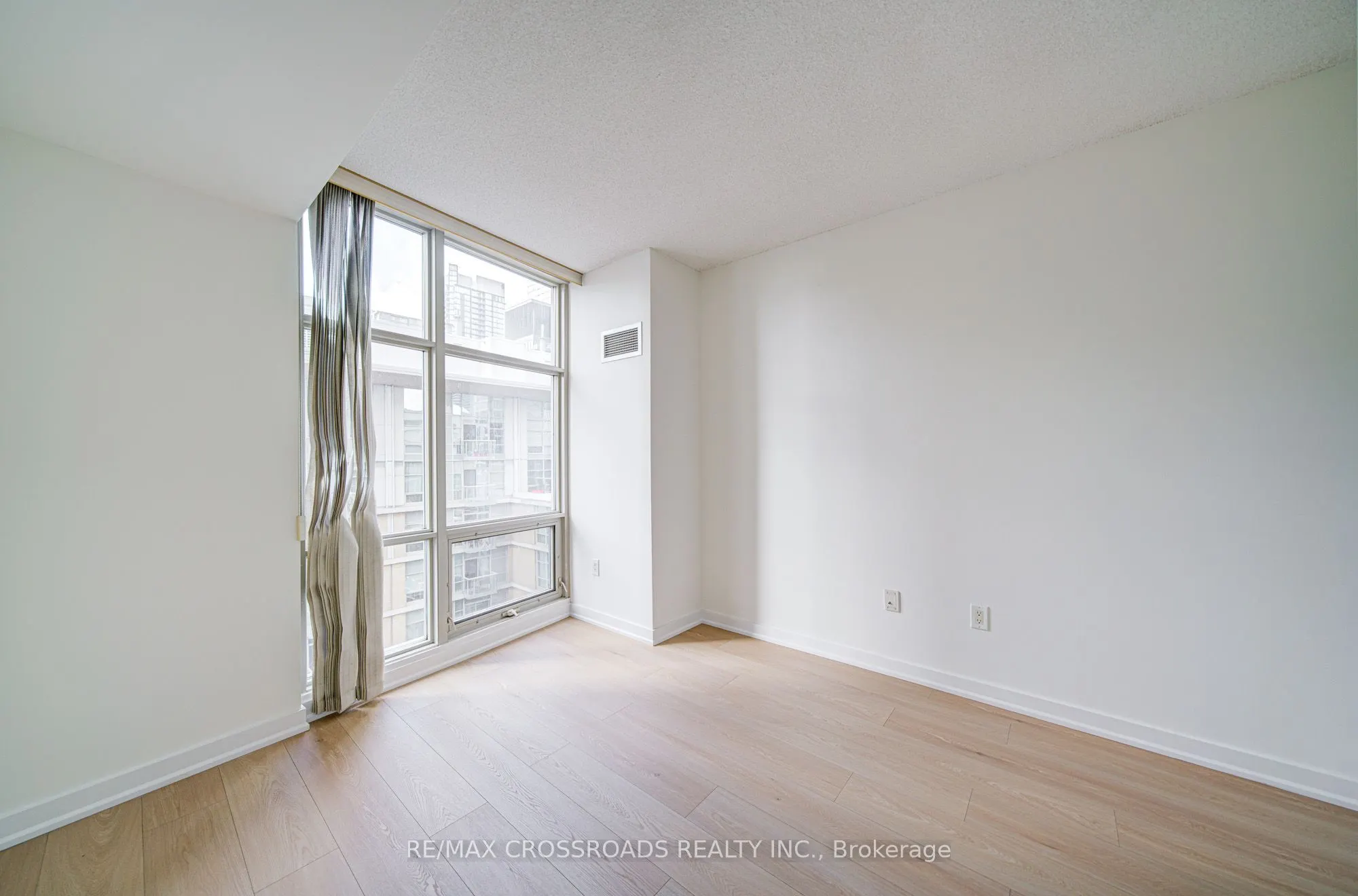 10 Navy Wharf Court, #901