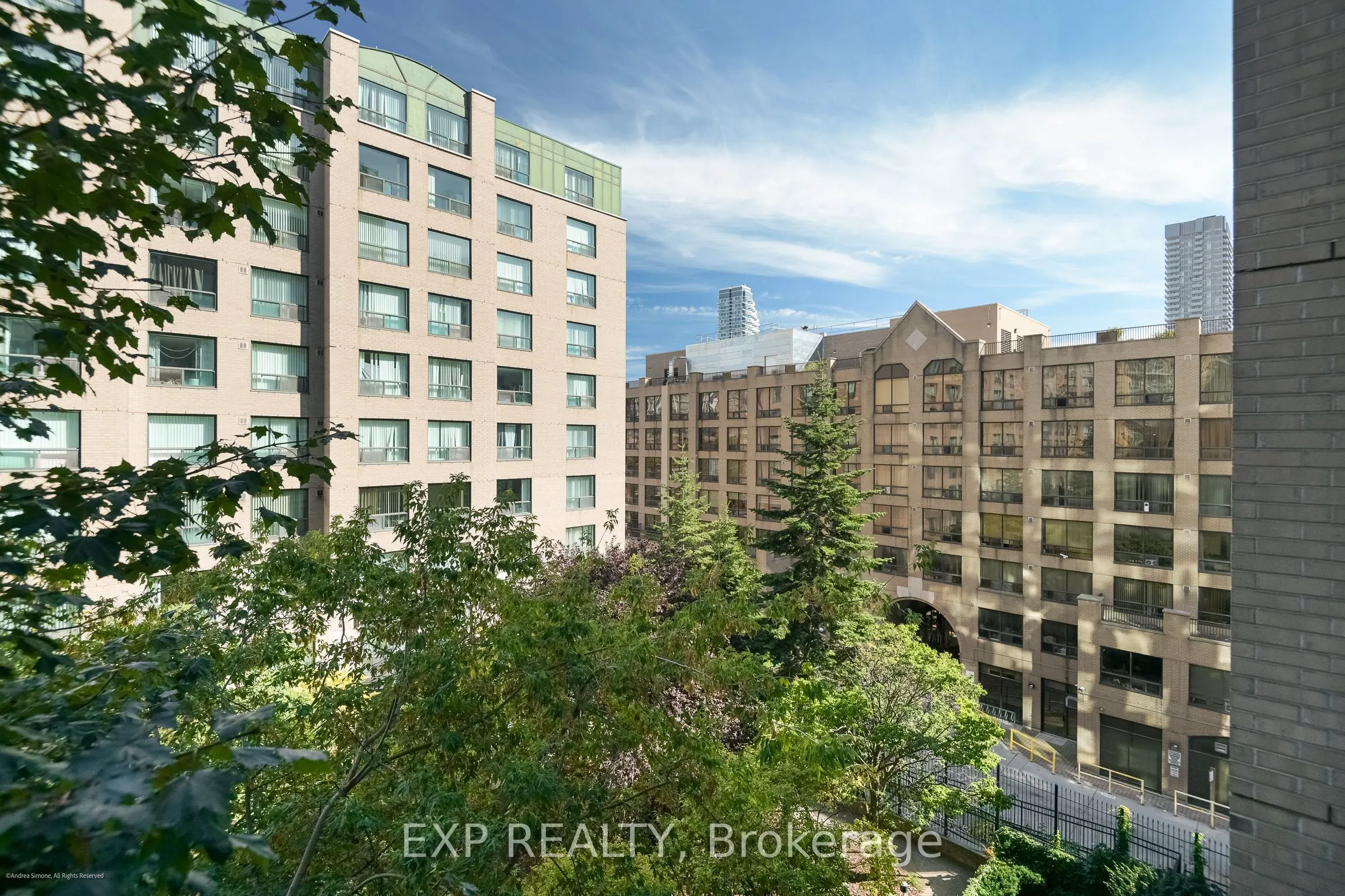 109 Front Street E, #527