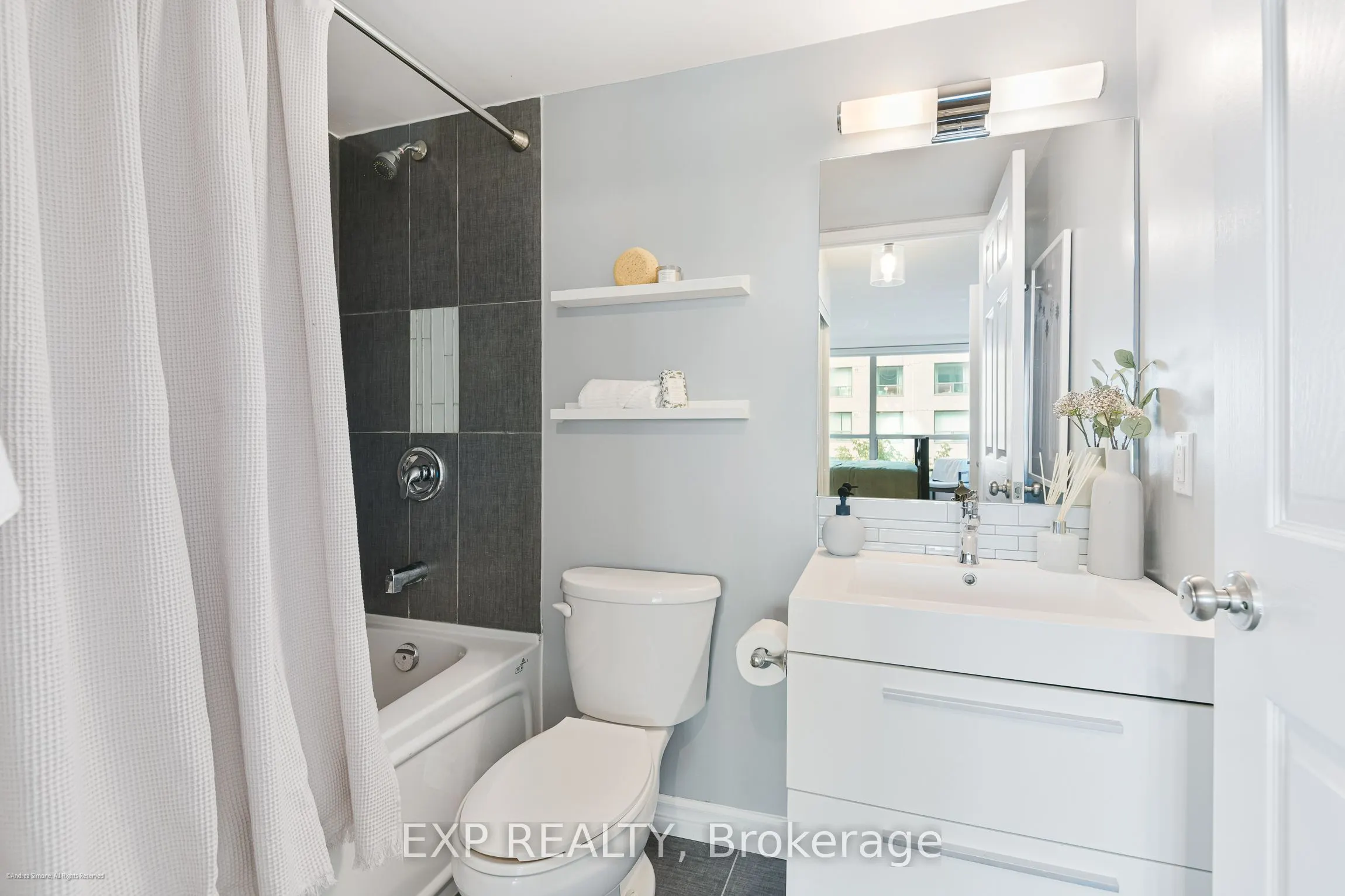 109 Front Street E, #527