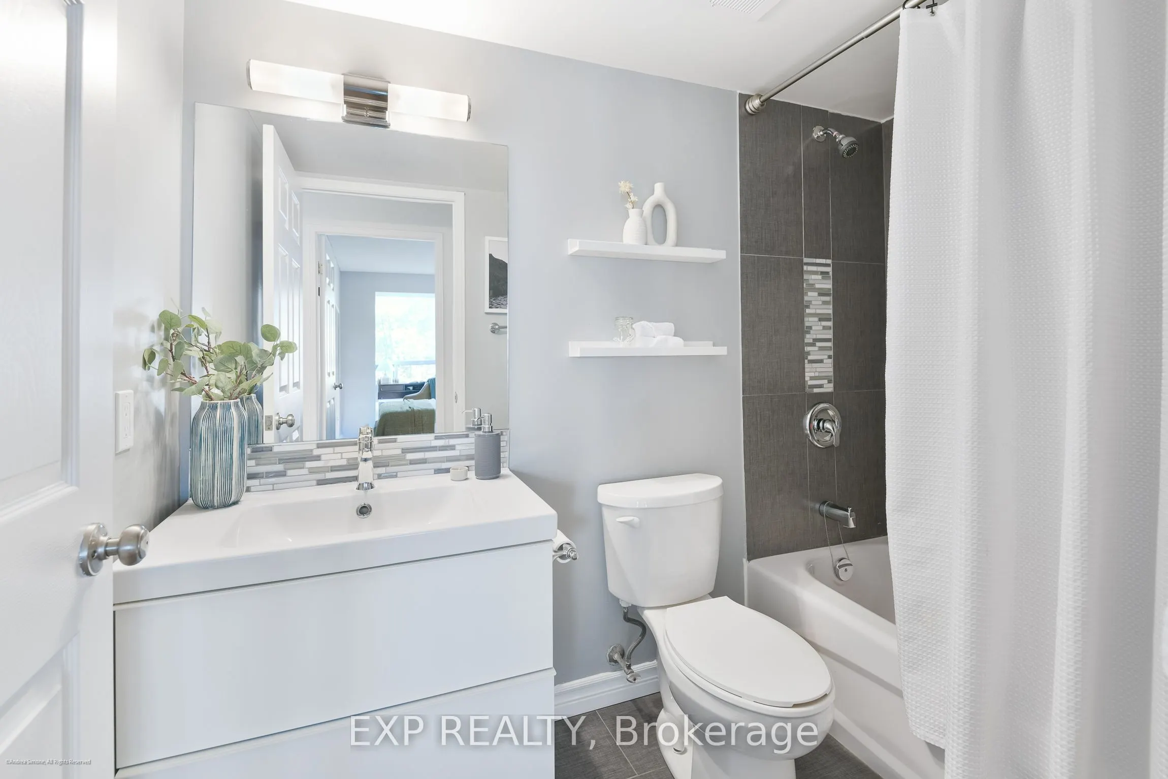 109 Front Street E, #527
