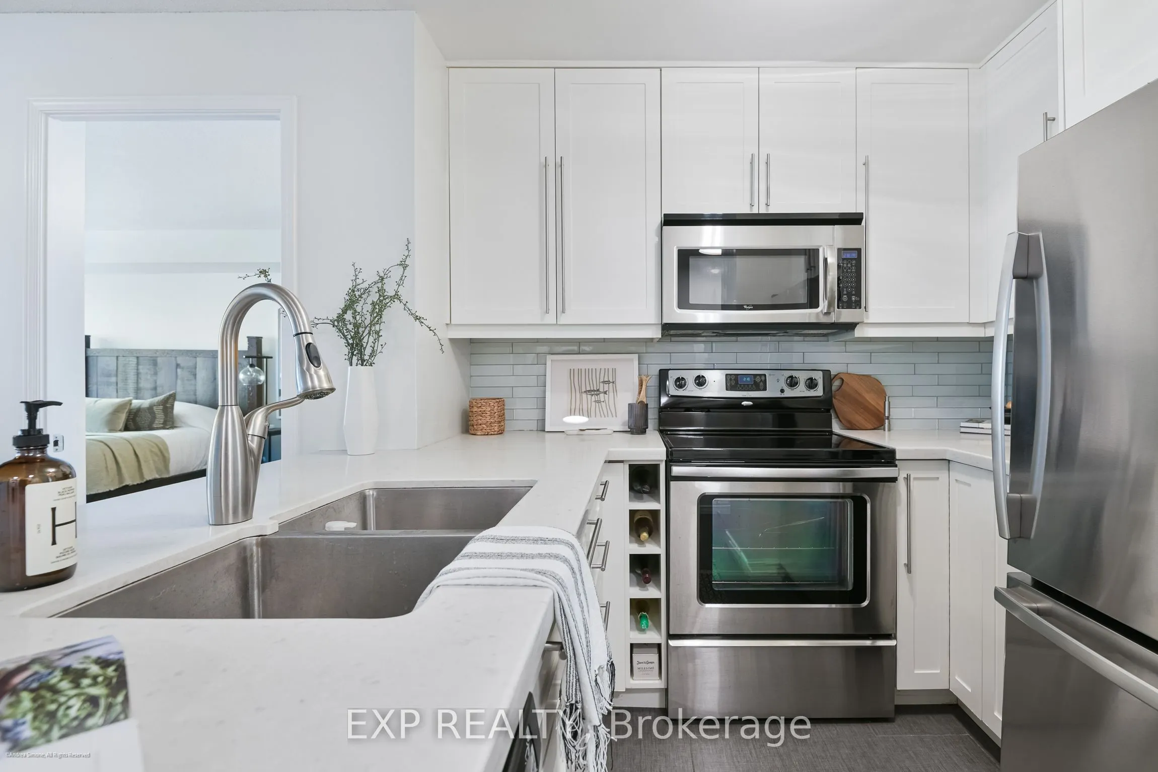 109 Front Street E, #527