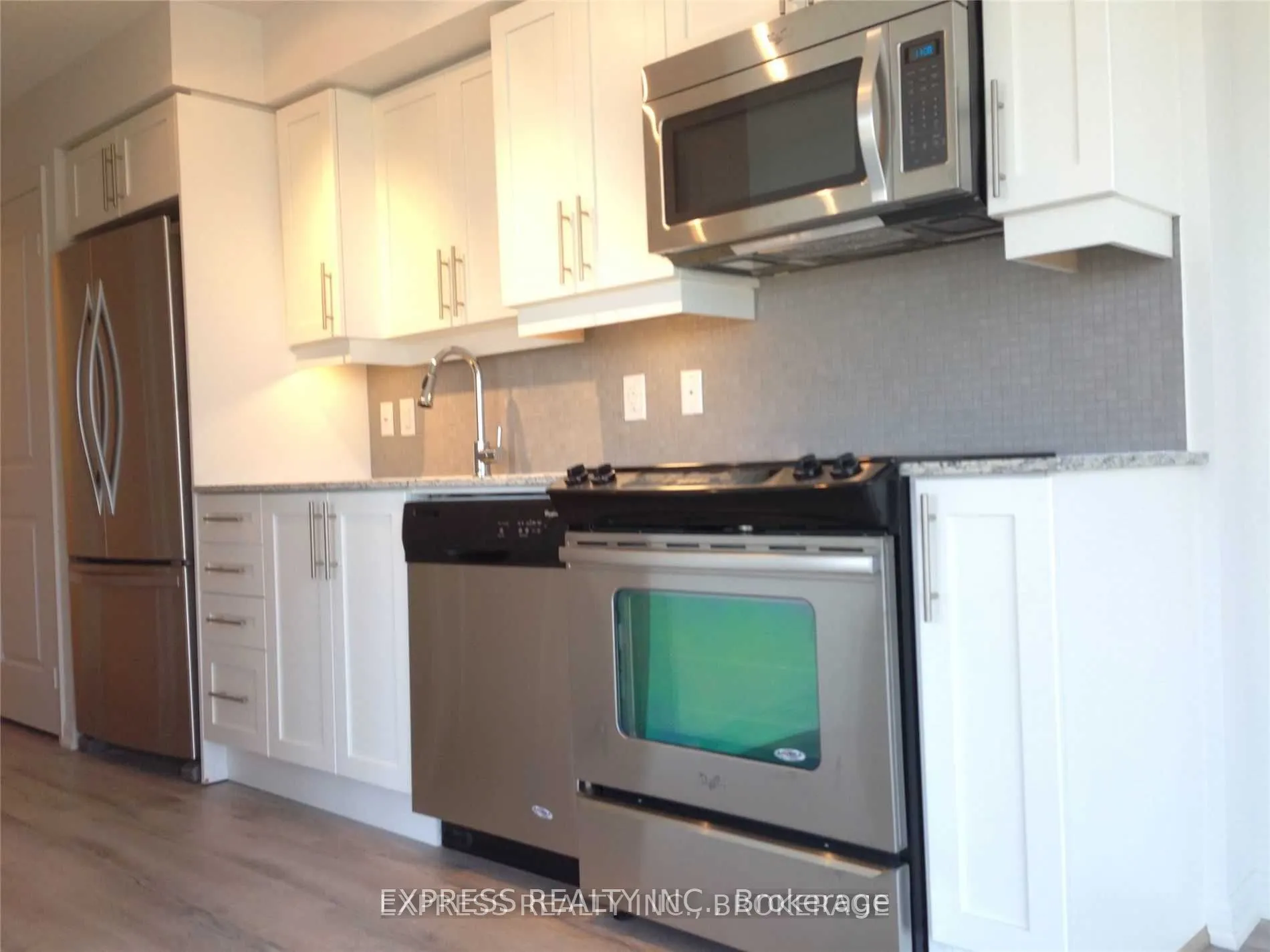 35 Bastion Street, #1517