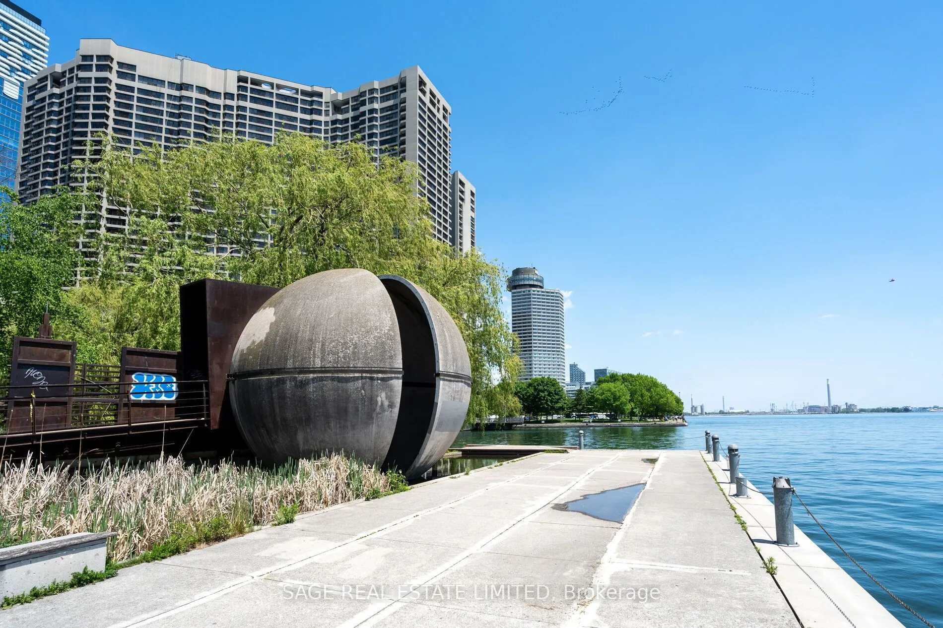 99 Harbour Square