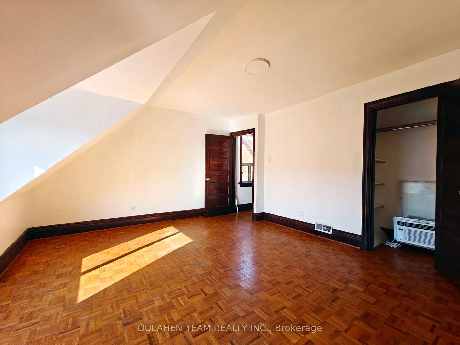 675 Bathurst Street, #B