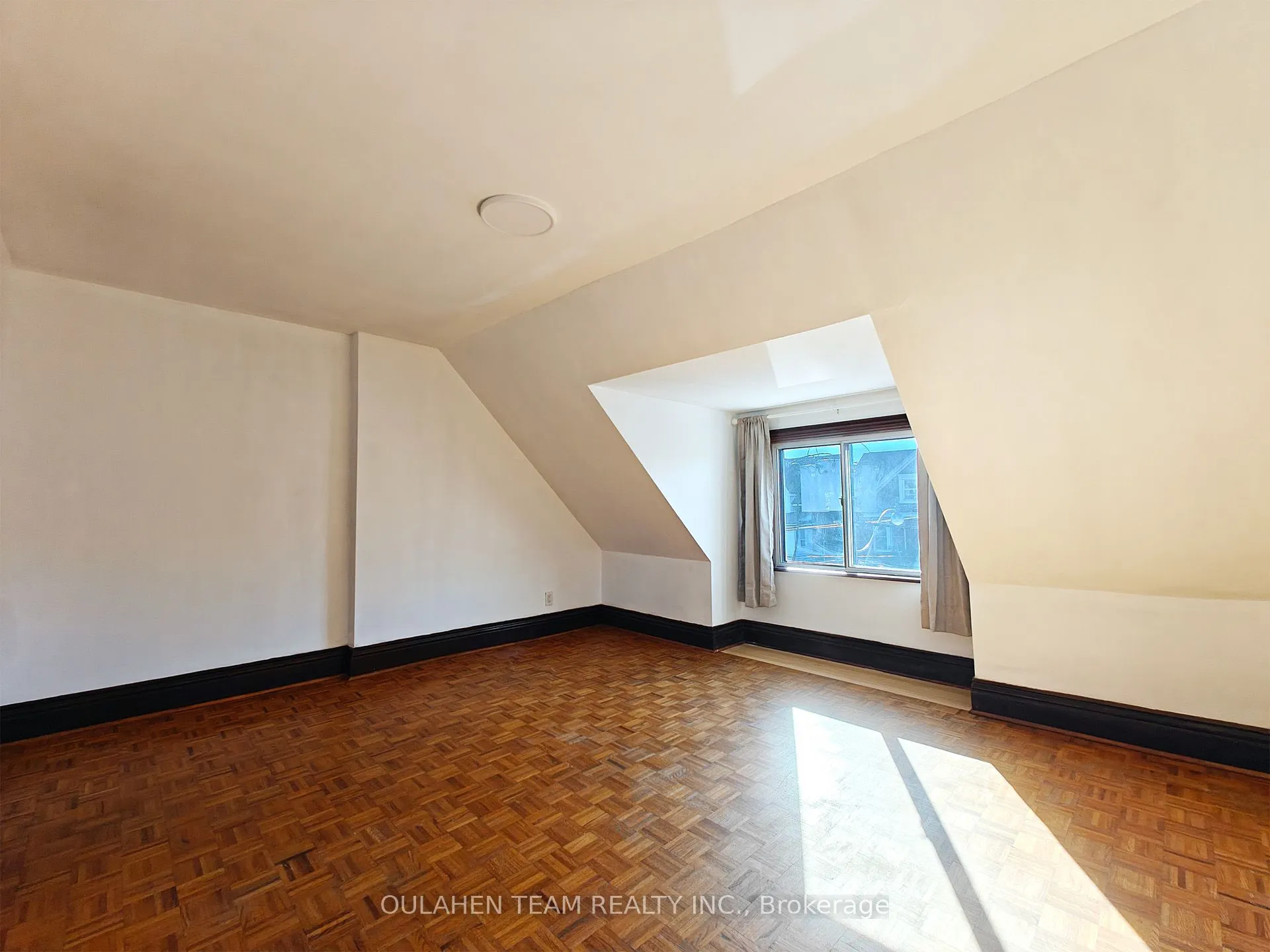 675 Bathurst Street, #B