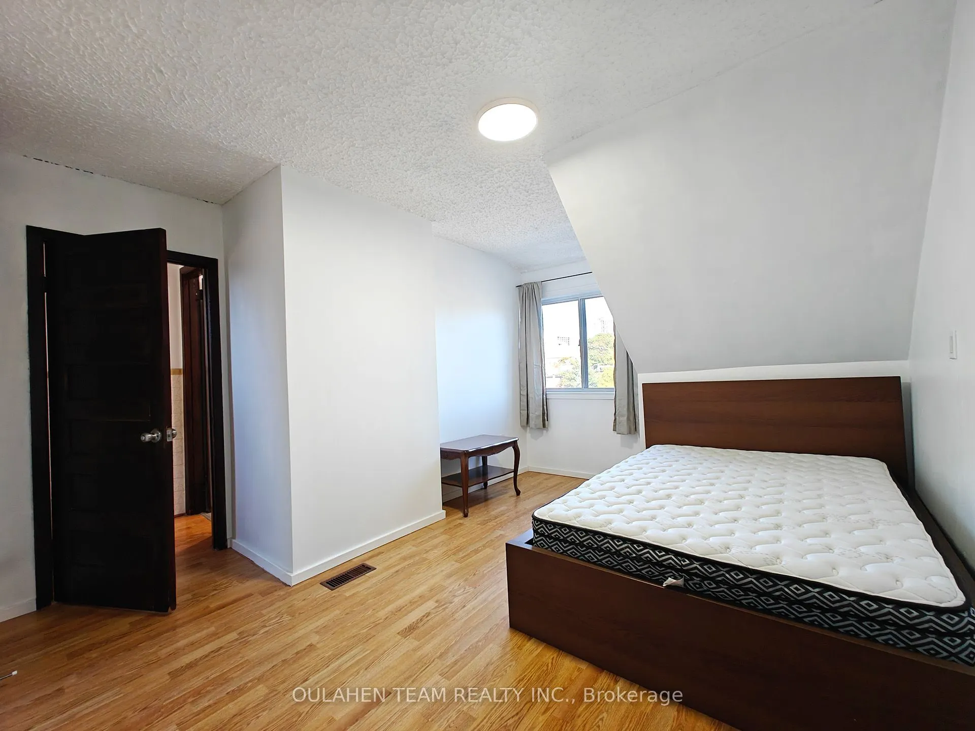675 Bathurst Street, #B