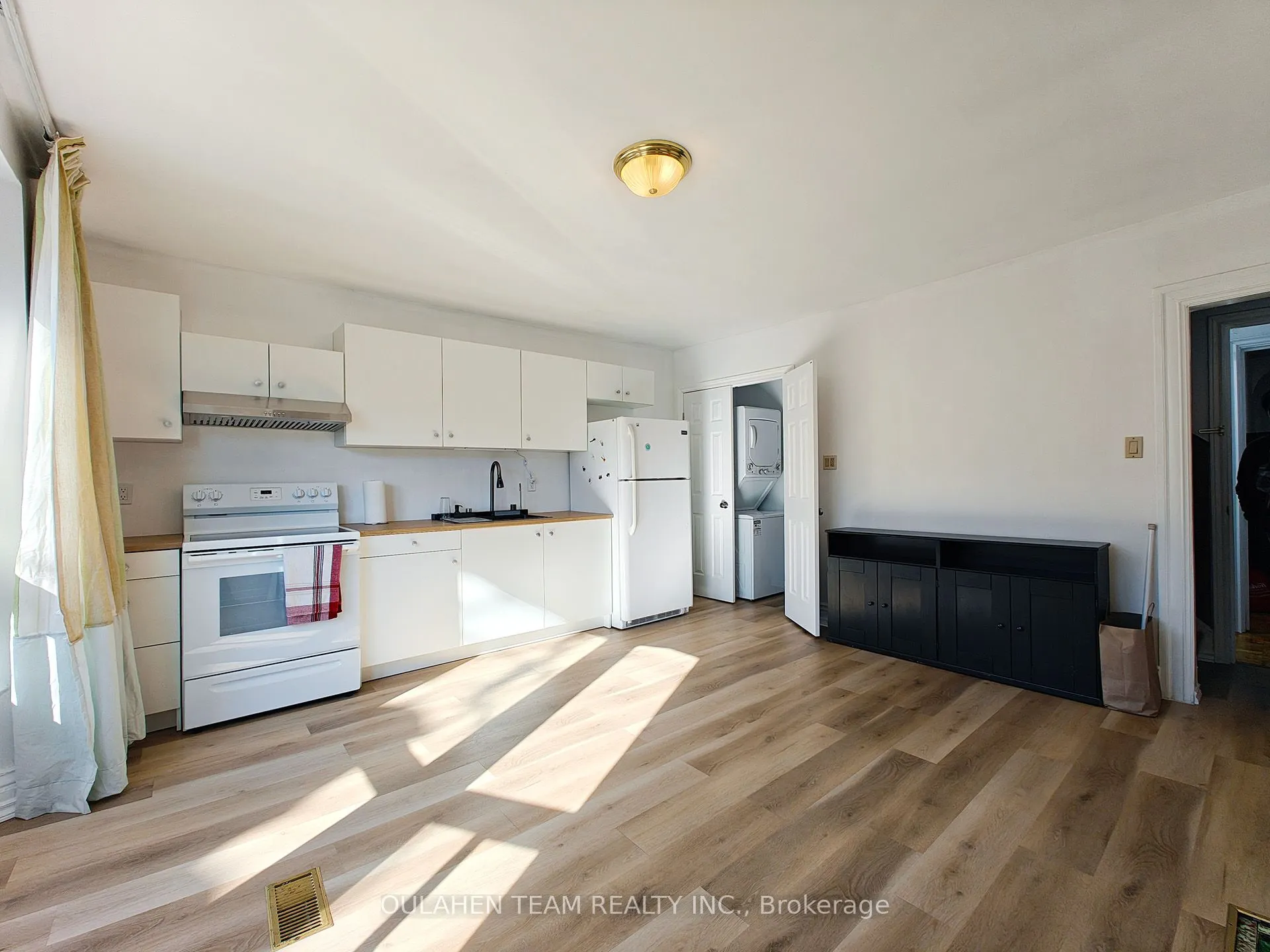675 Bathurst Street, #B