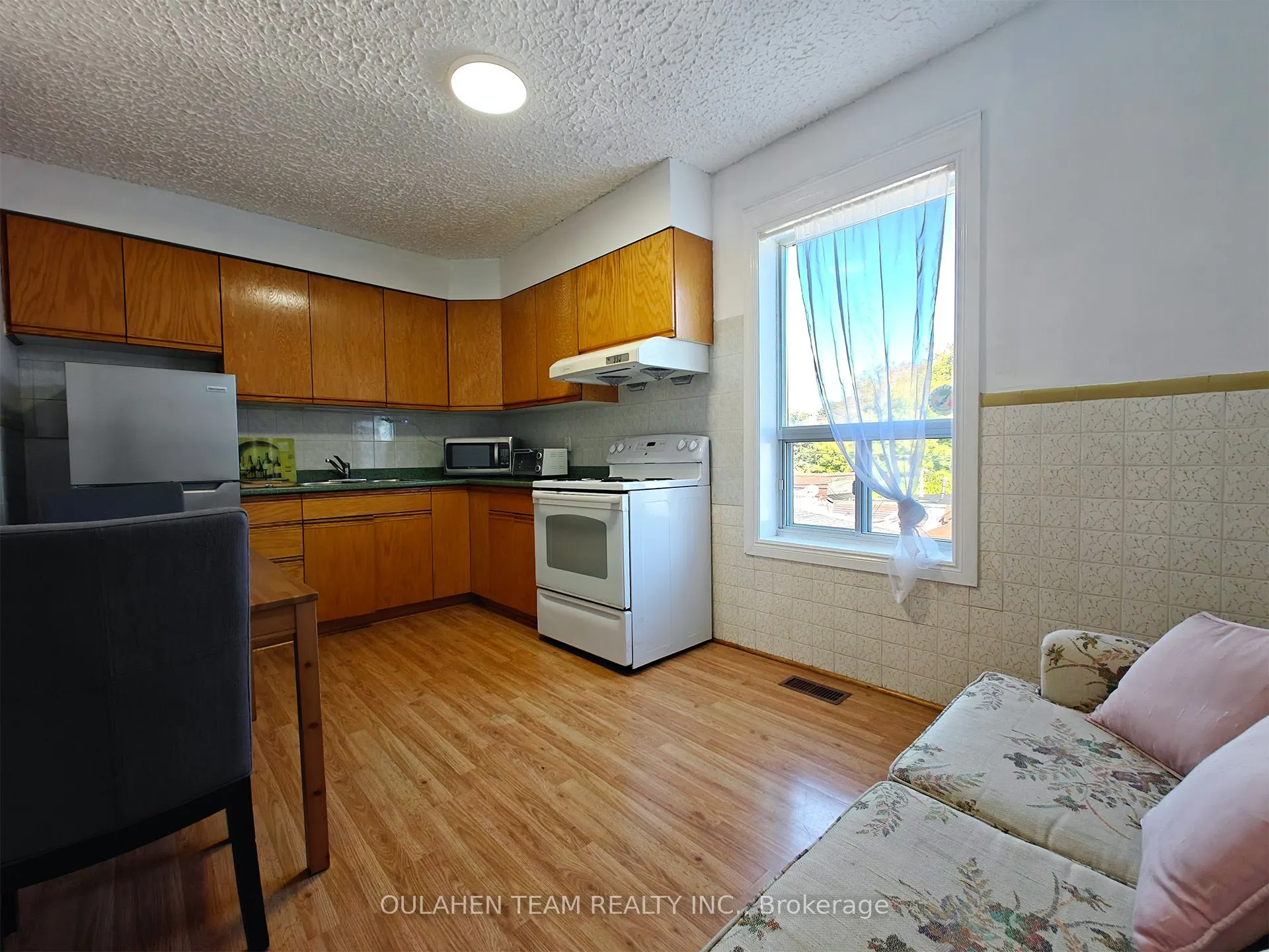 675 Bathurst Street, #C