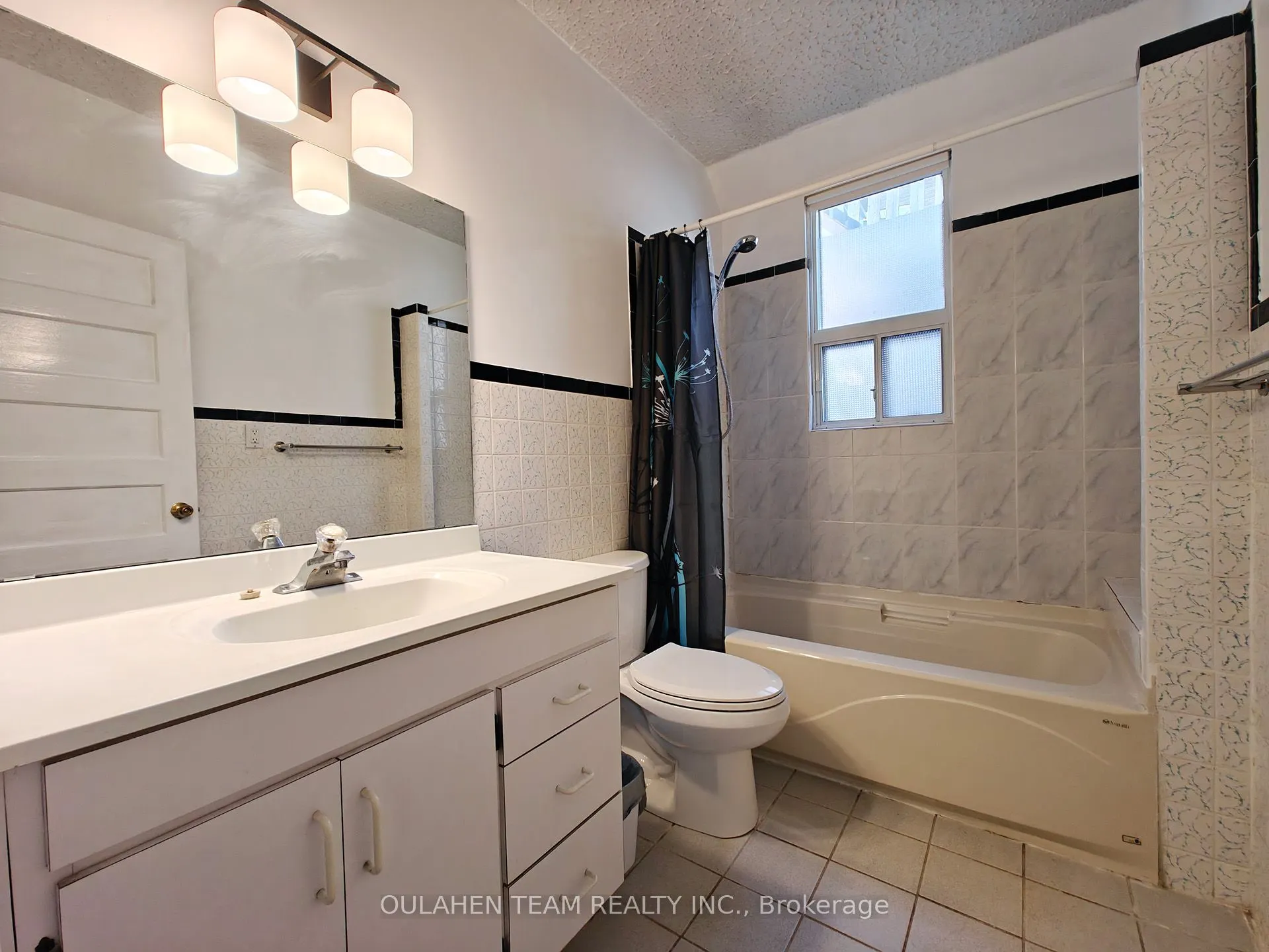 675 Bathurst Street, #C