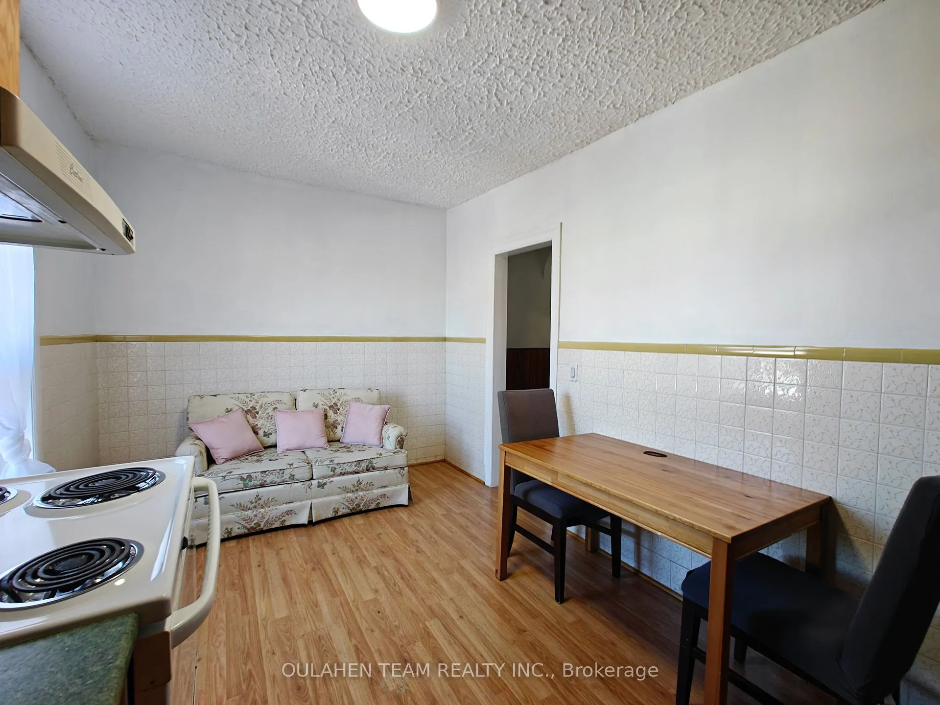 675 Bathurst Street, #C