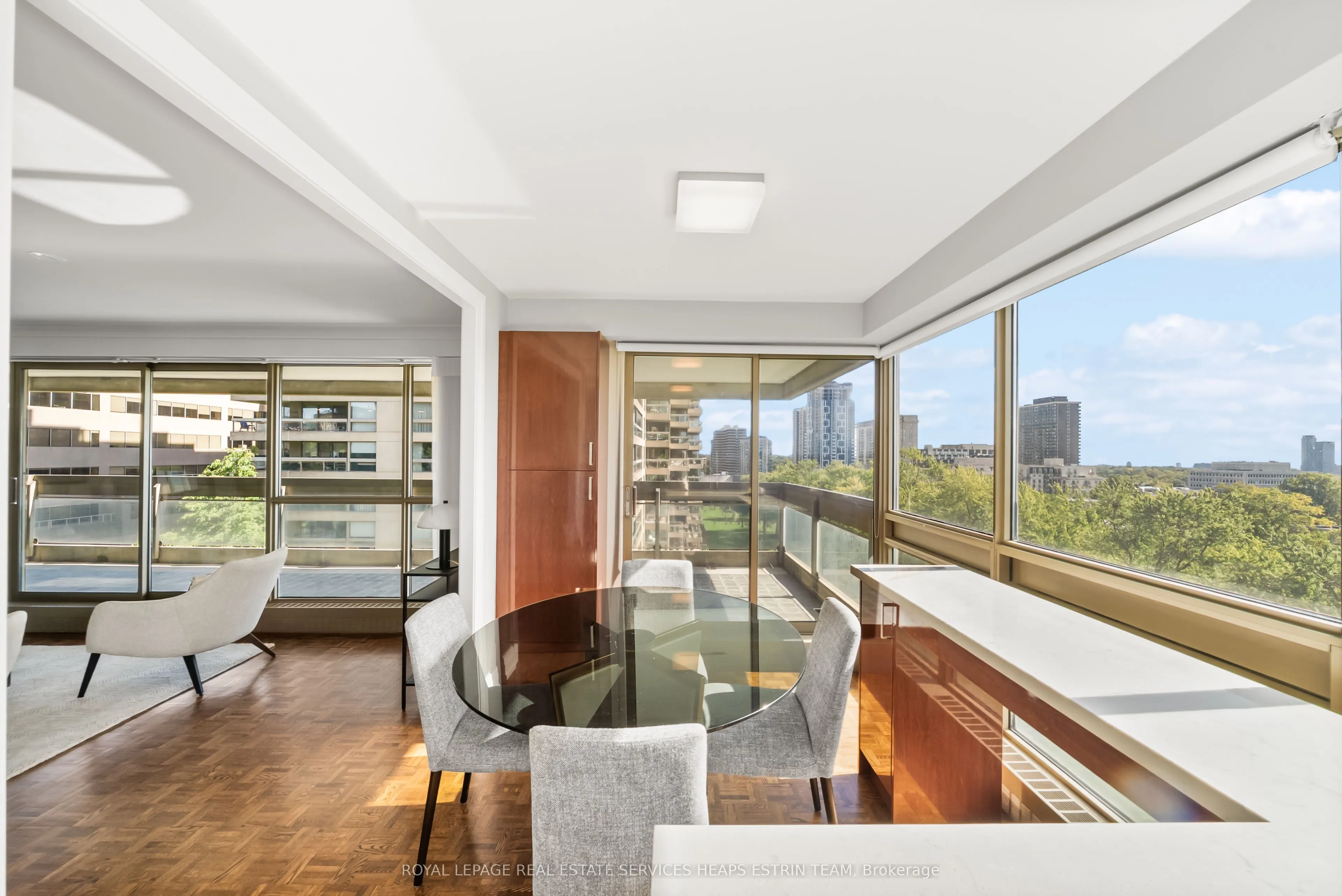 63 St Clair Avenue W, #907/908