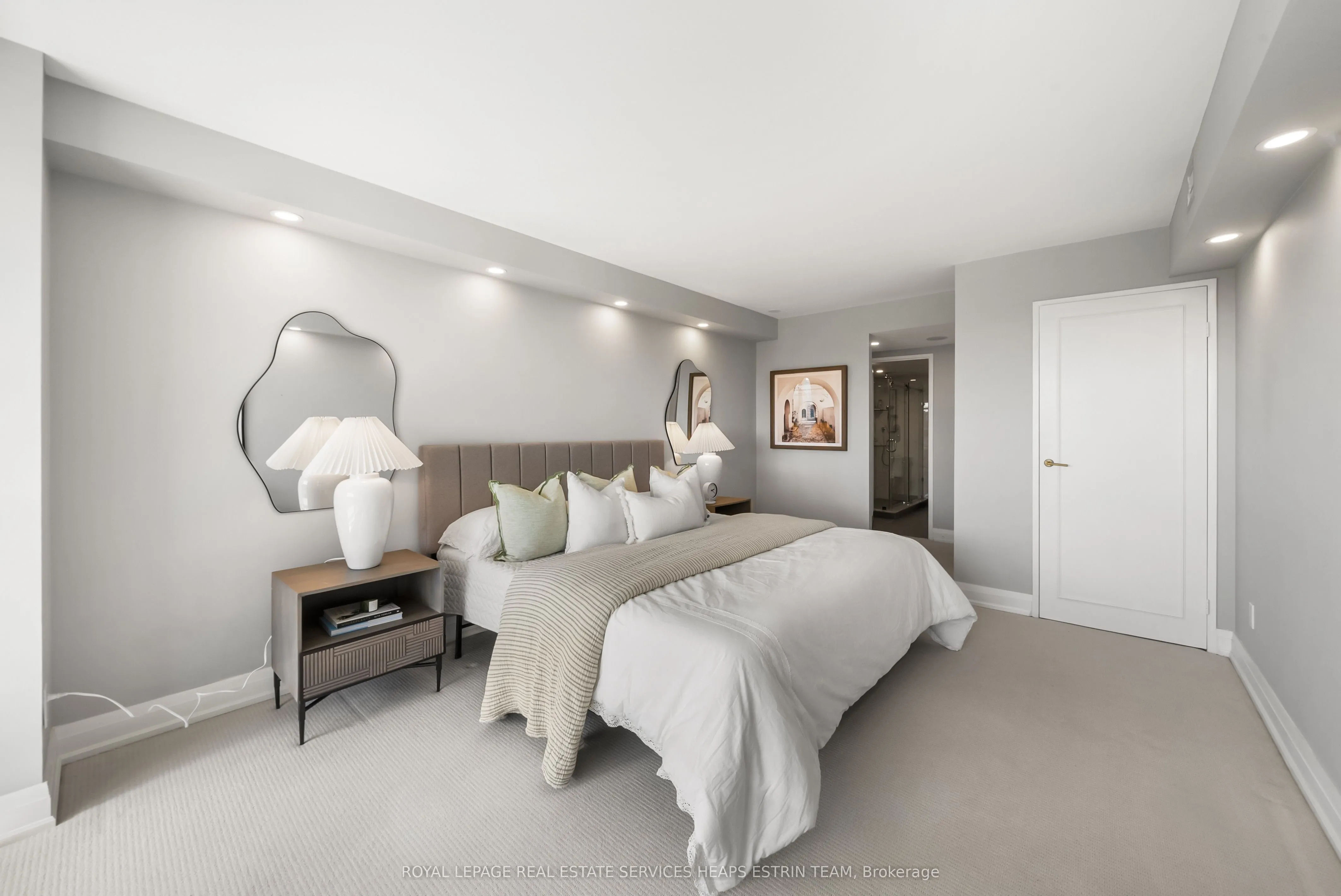 63 St Clair Avenue W, #907/908