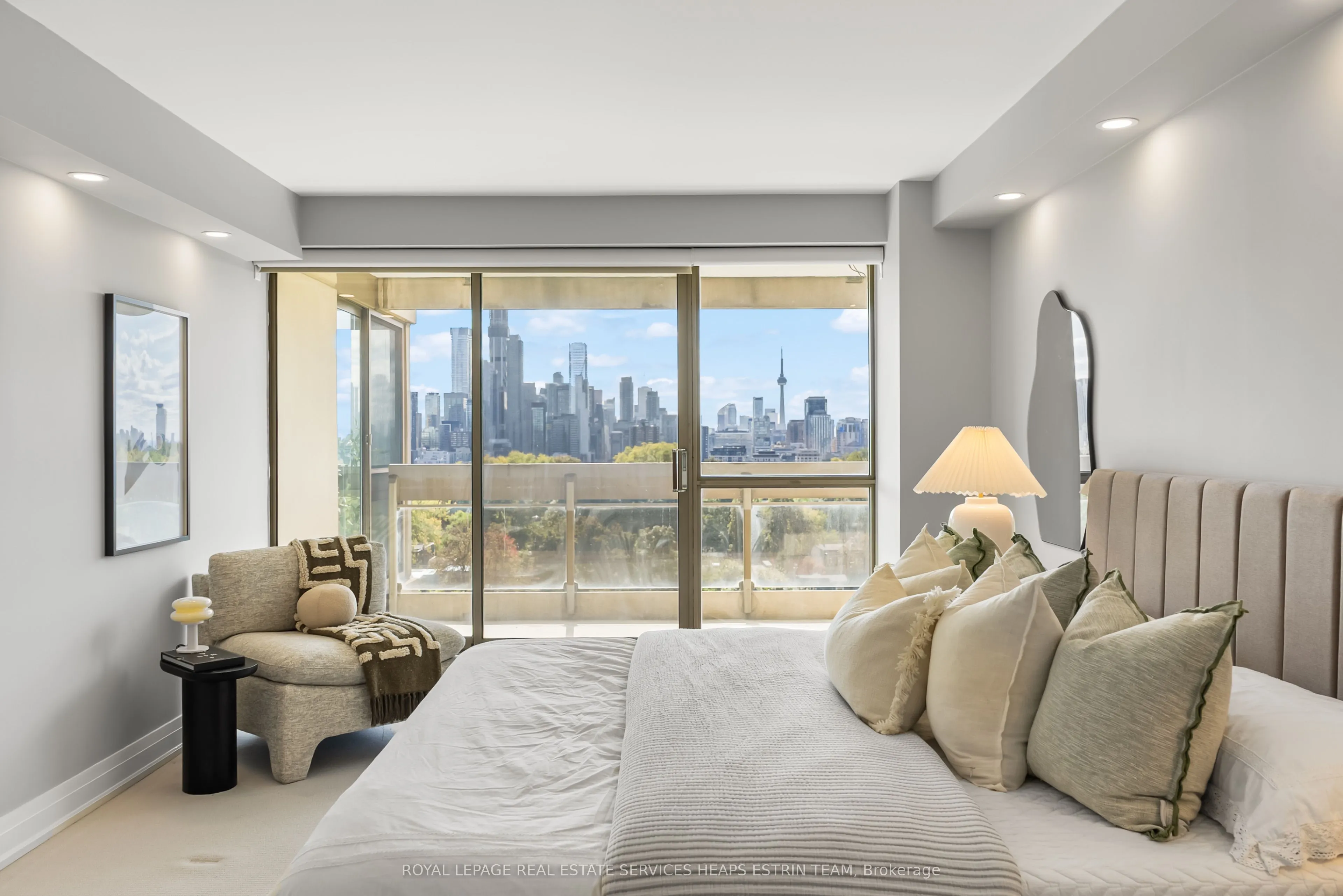 63 St Clair Avenue W, #907/908