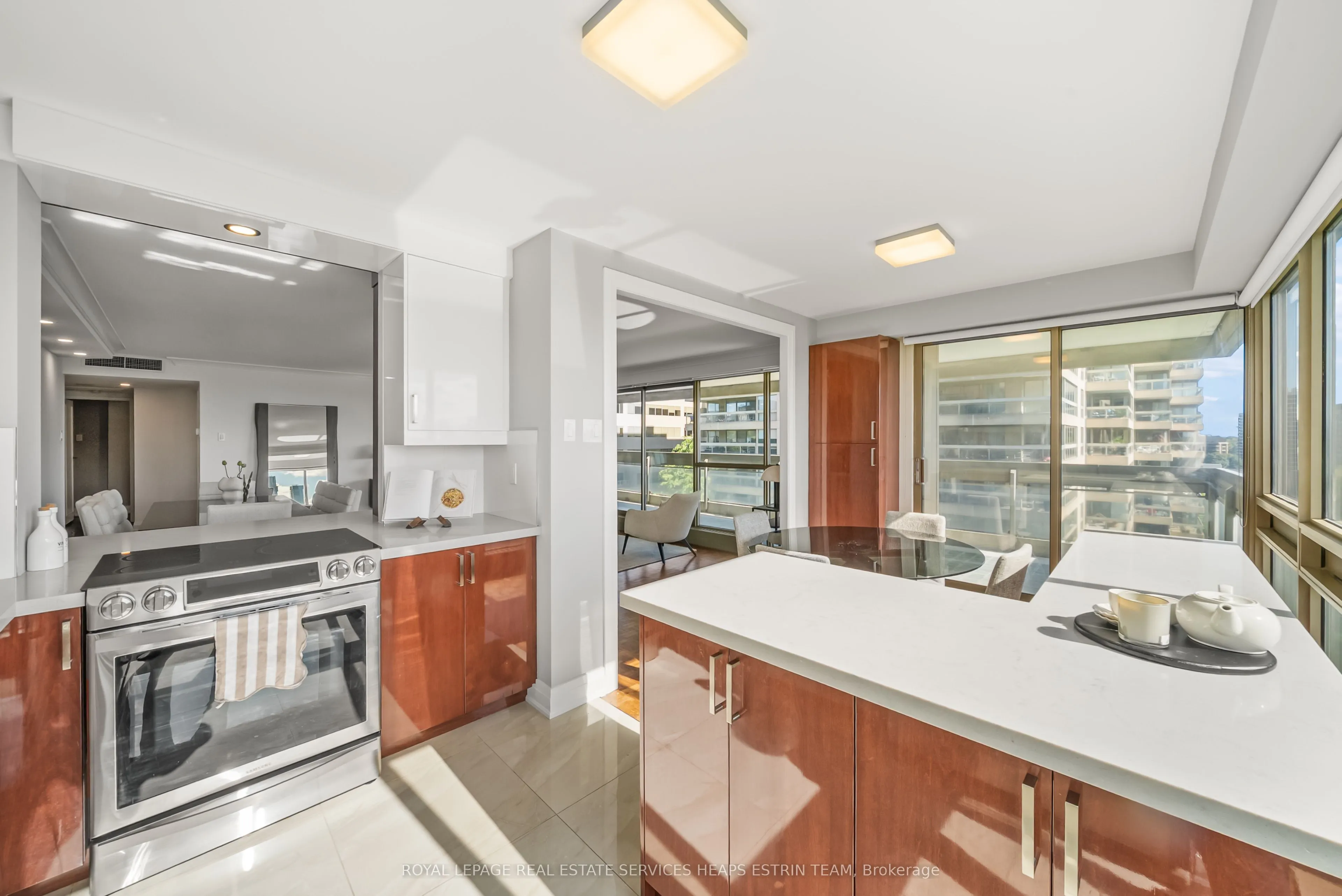 63 St Clair Avenue W, #907/908