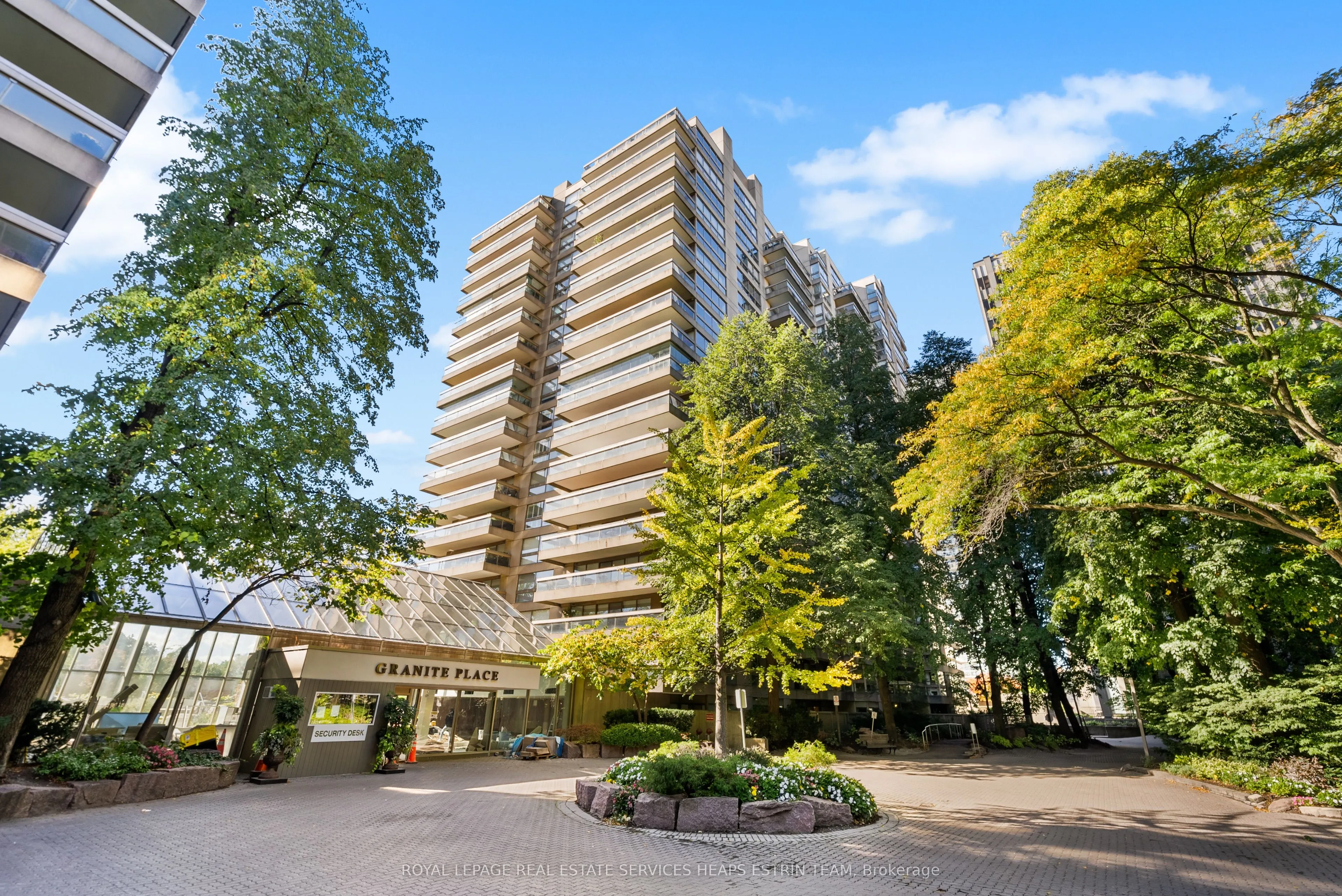 63 St Clair Avenue W, #907/908
