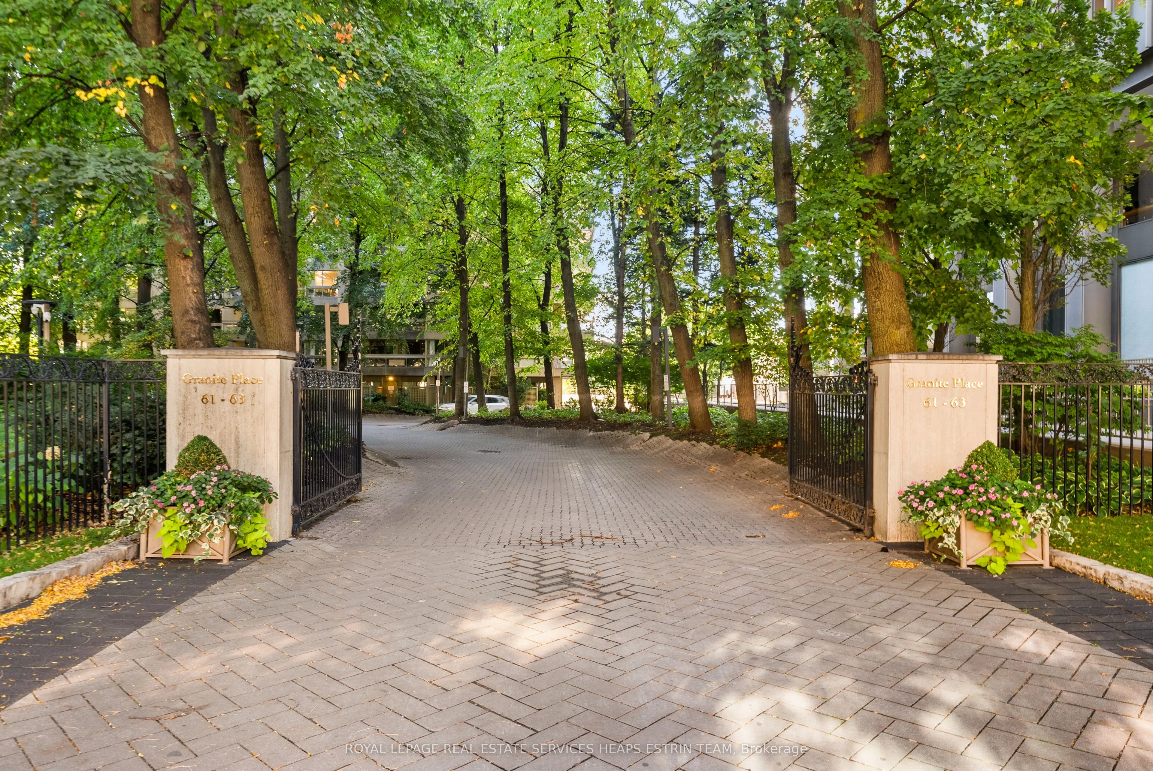 63 St Clair Avenue W, #907/908