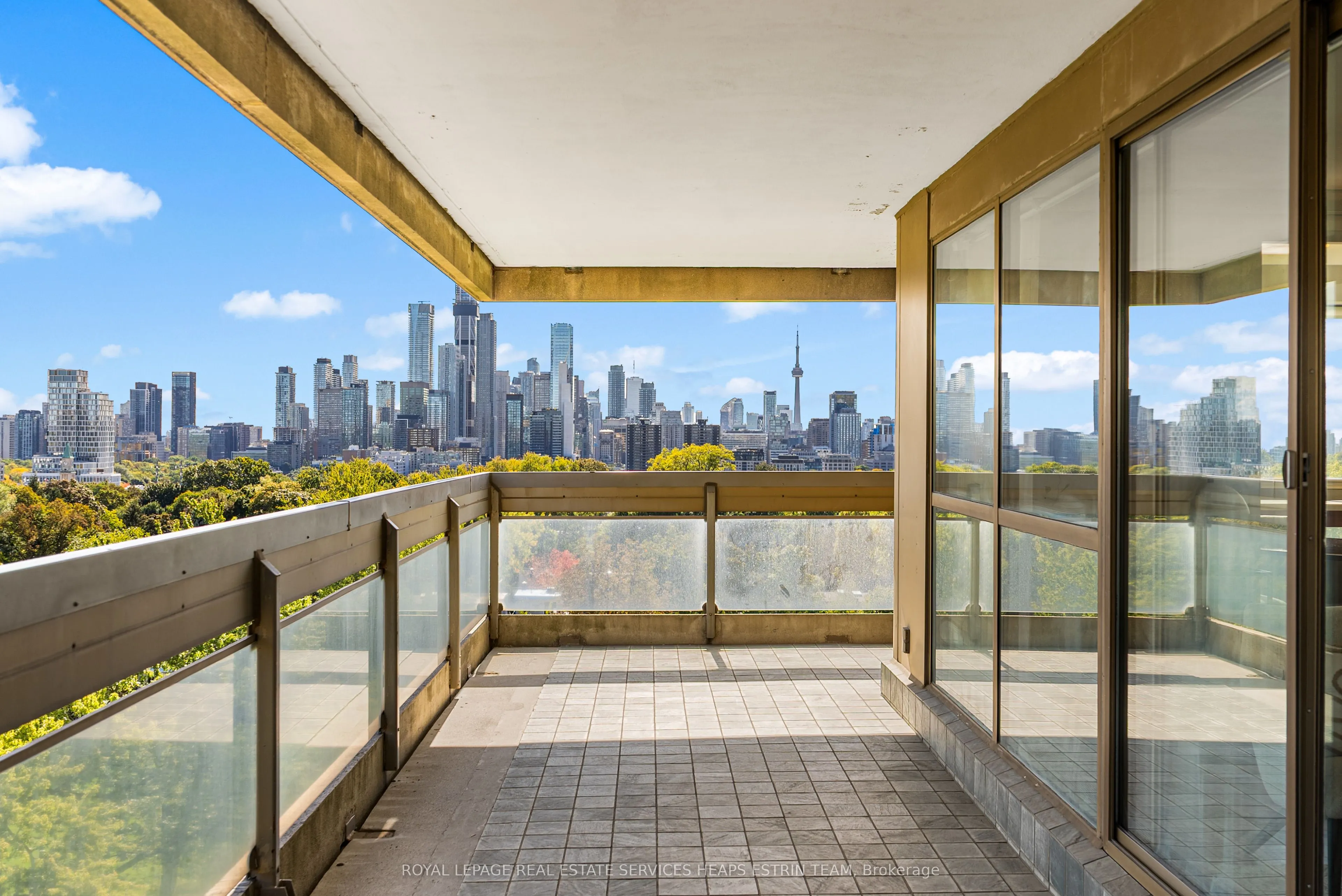 63 St Clair Avenue W, #907/908