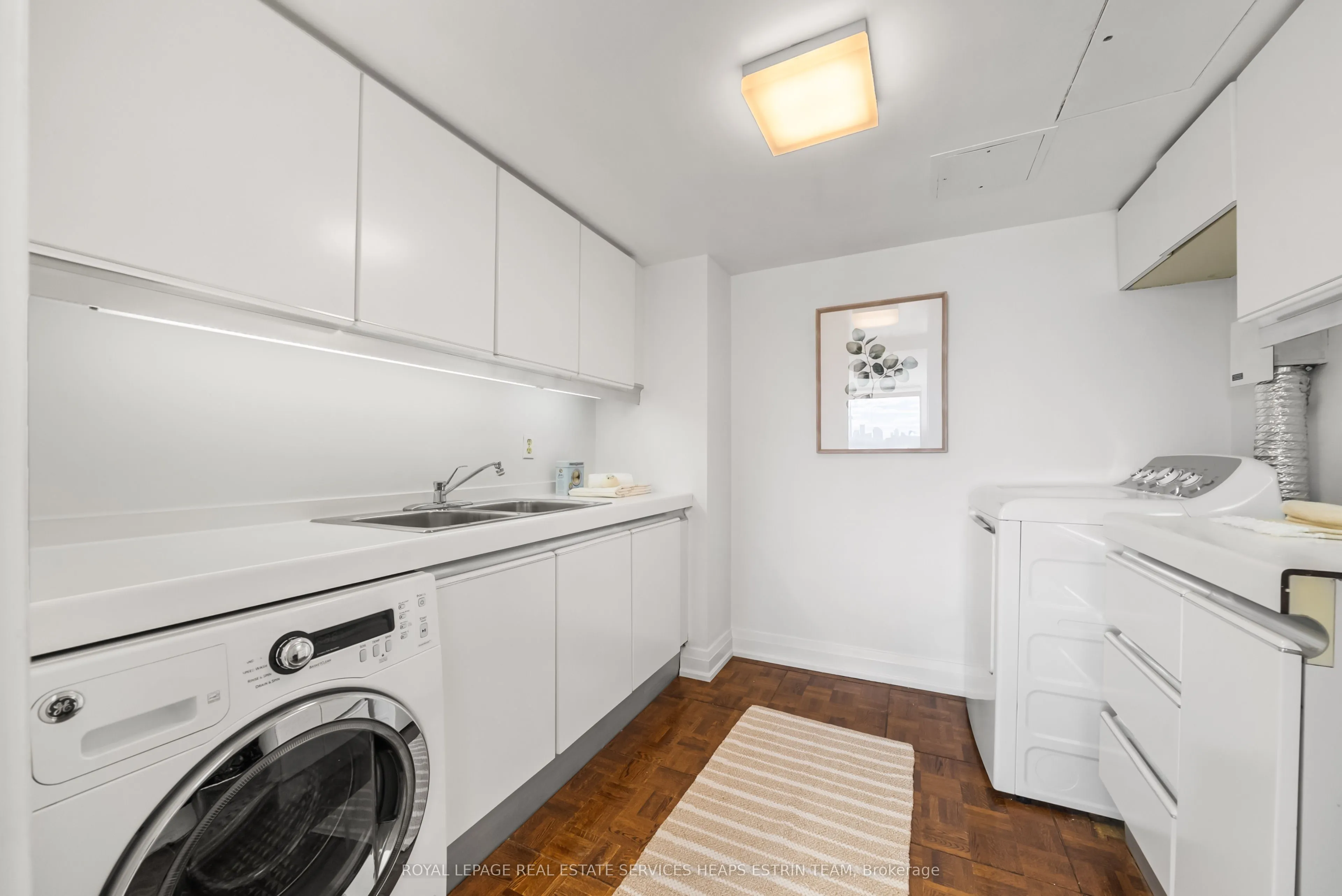 63 St Clair Avenue W, #907/908