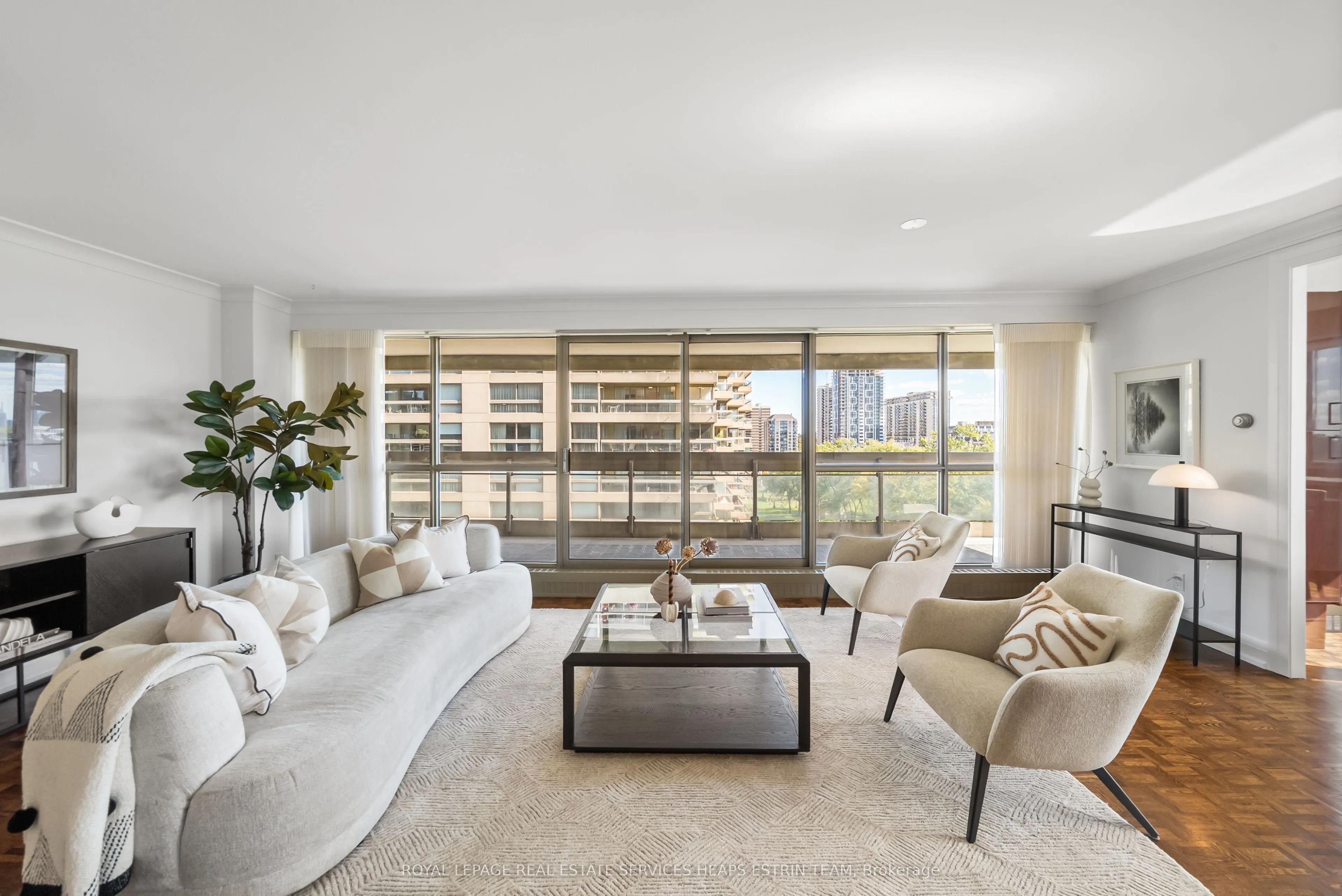 63 St Clair Avenue W, #907/908