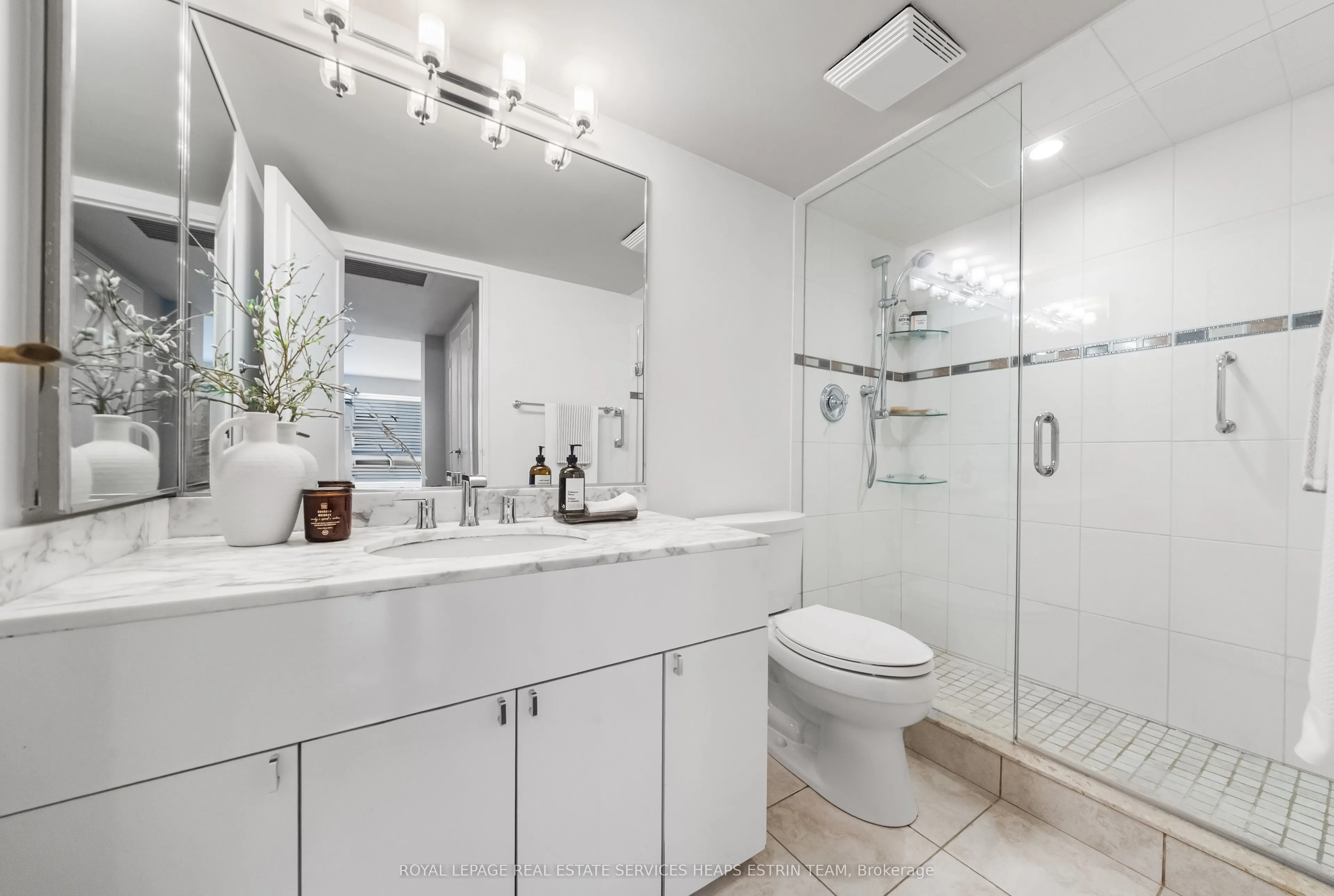63 St Clair Avenue W, #907/908