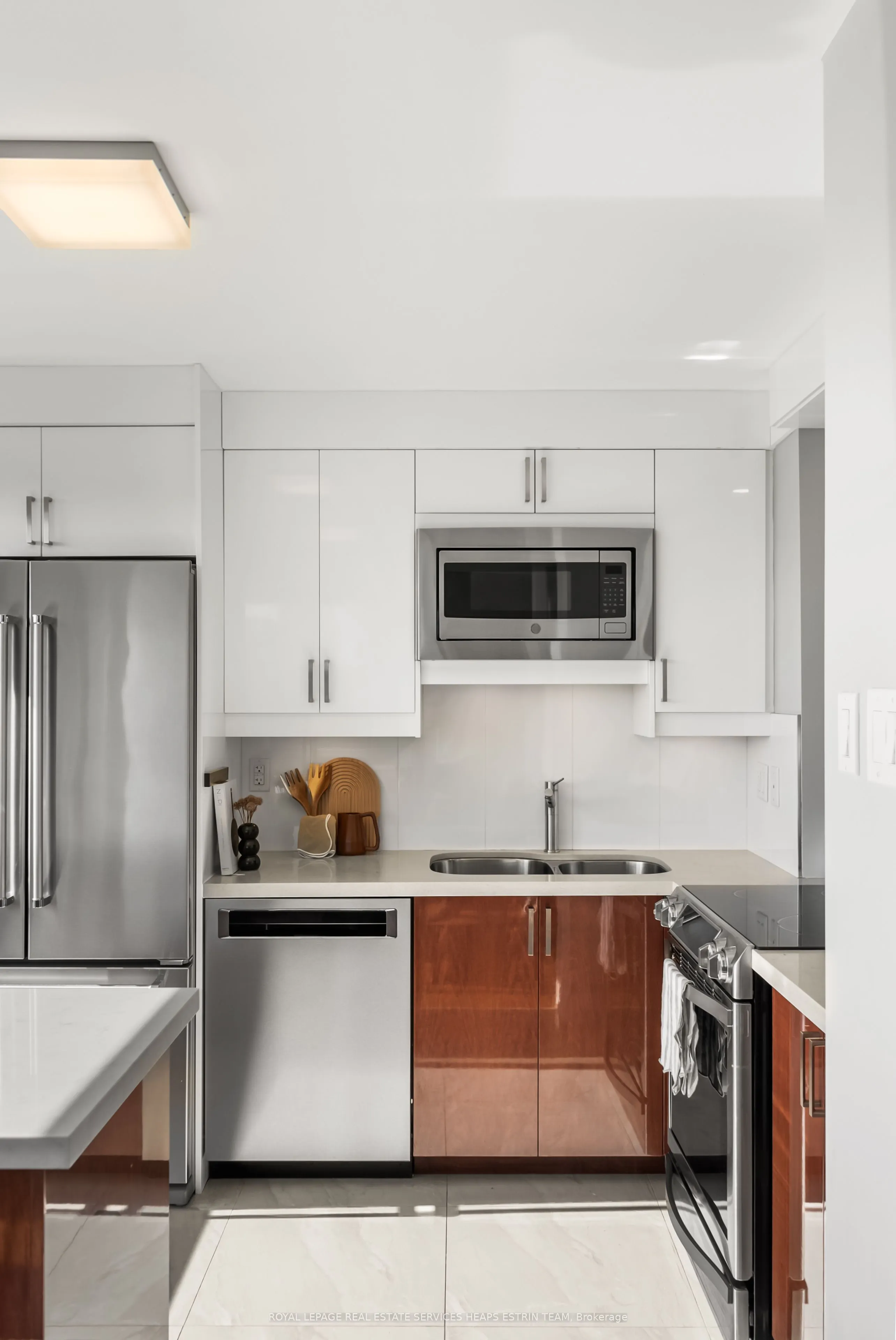 63 St Clair Avenue W, #907/908