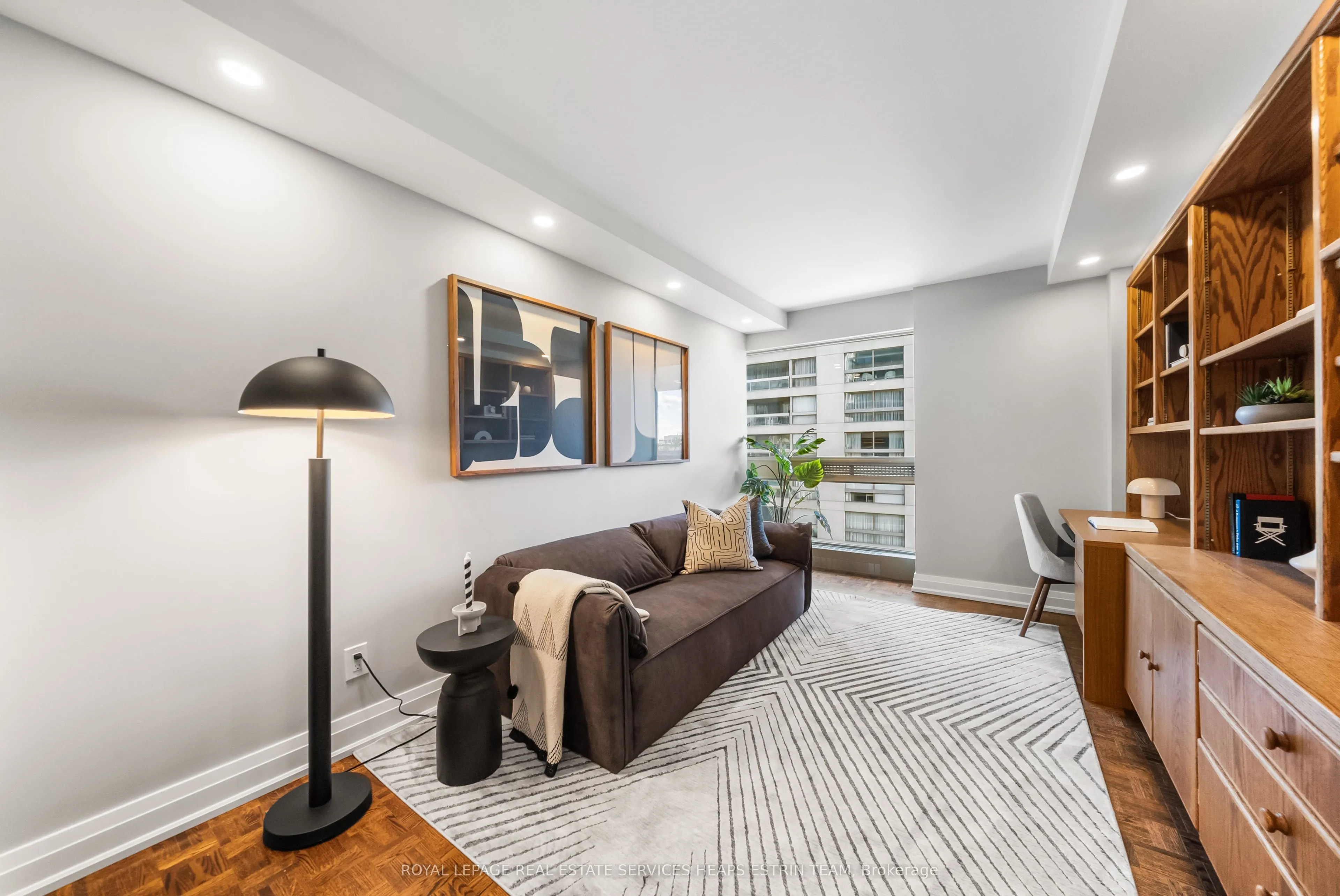 63 St Clair Avenue W, #907/908