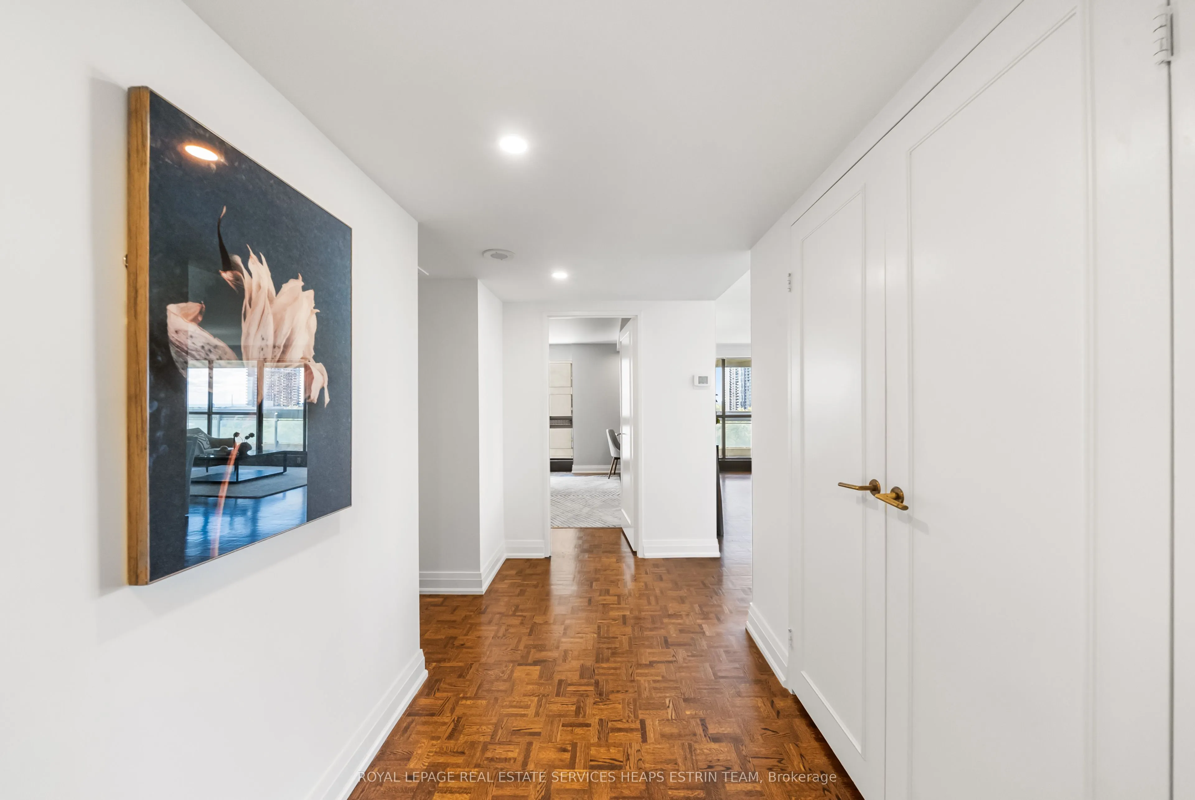 63 St Clair Avenue W, #907/908