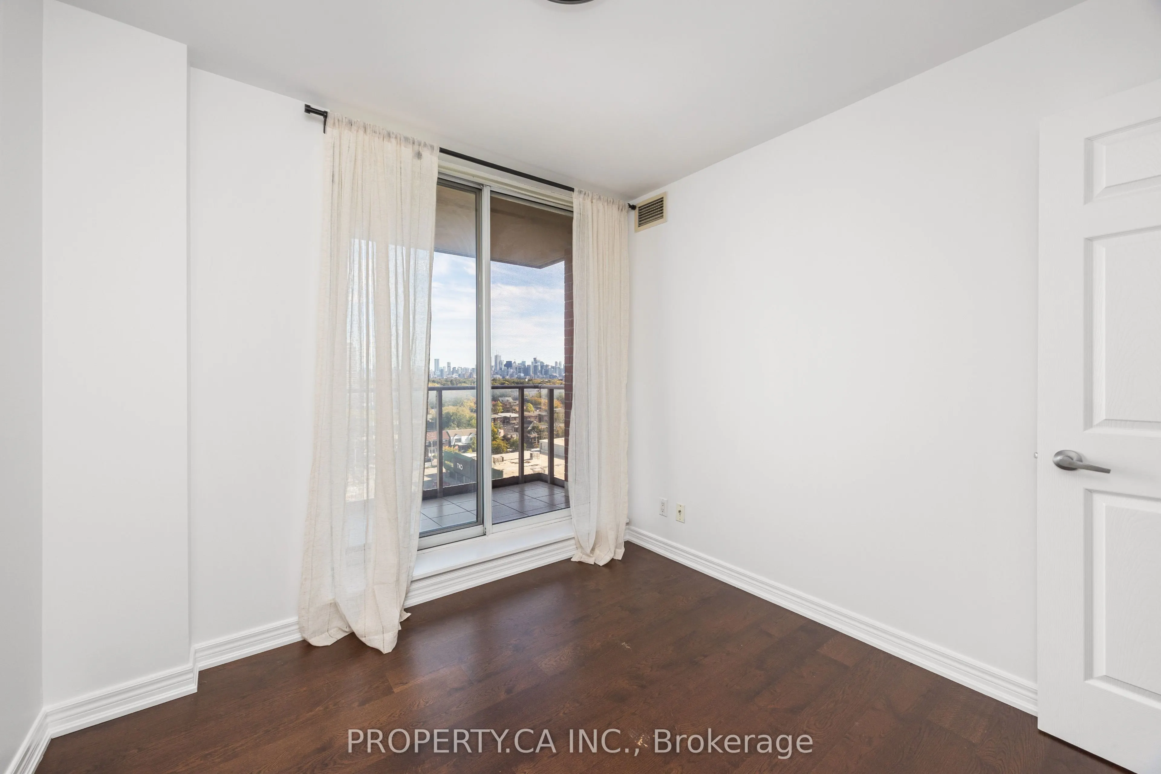 1369 Bloor Street W, #1114