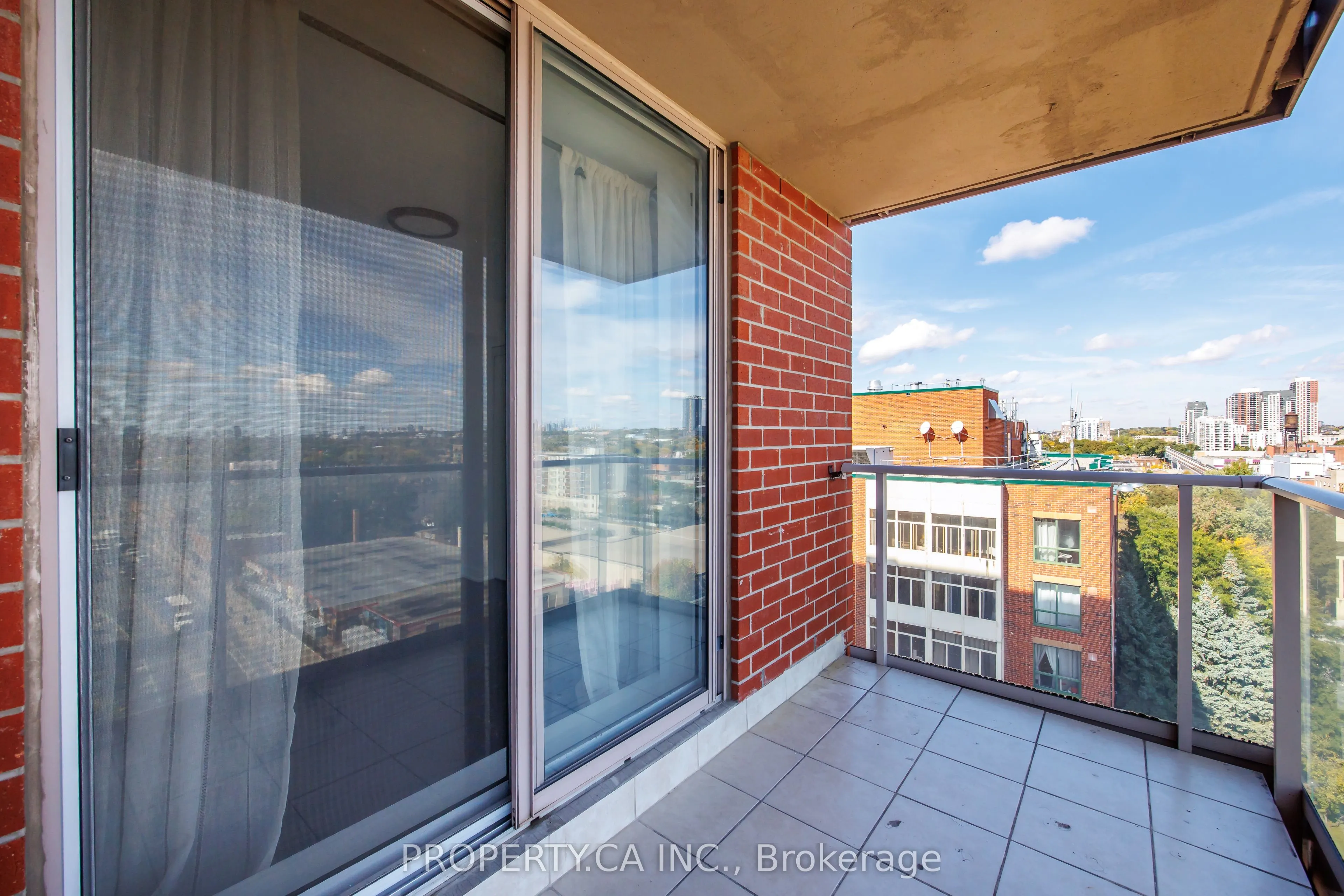 1369 Bloor Street W, #1114
